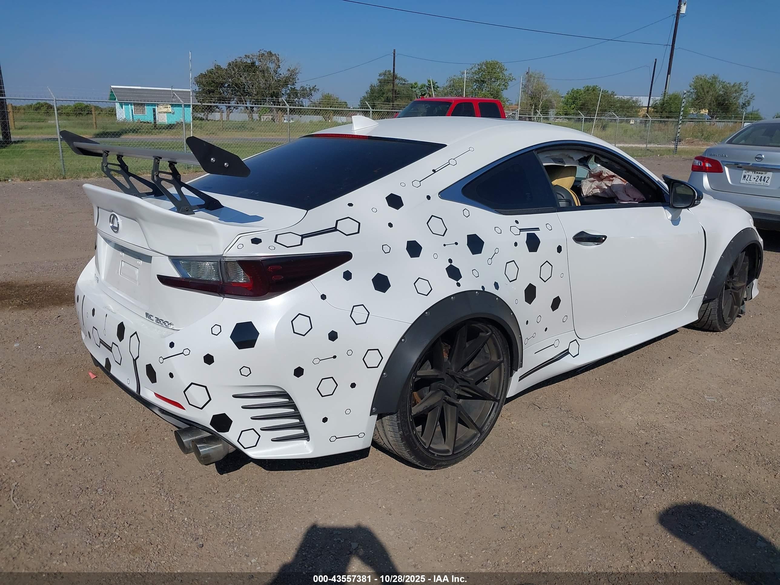 LEXUS RC image 4