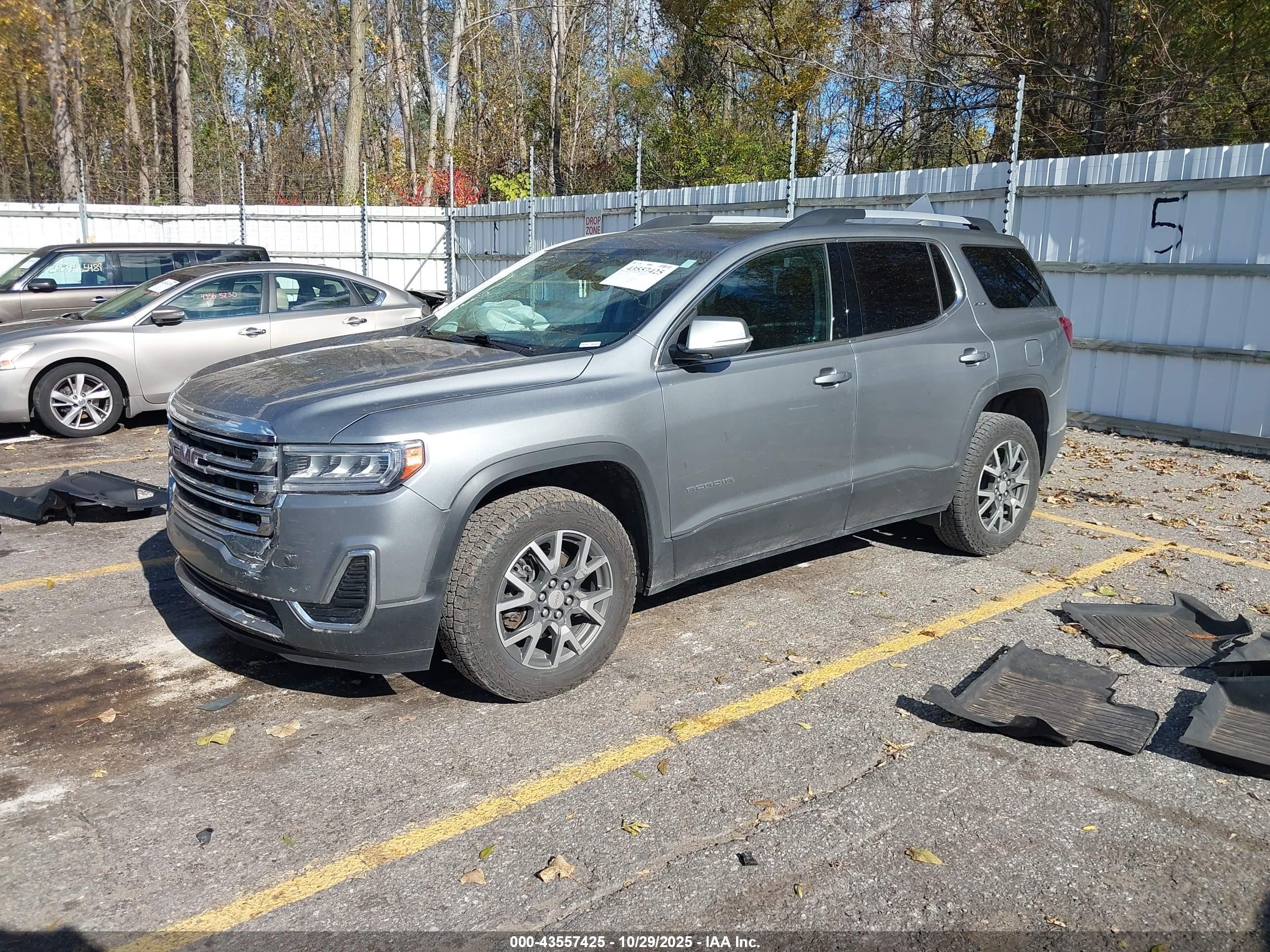 GMC ACADIA image 2