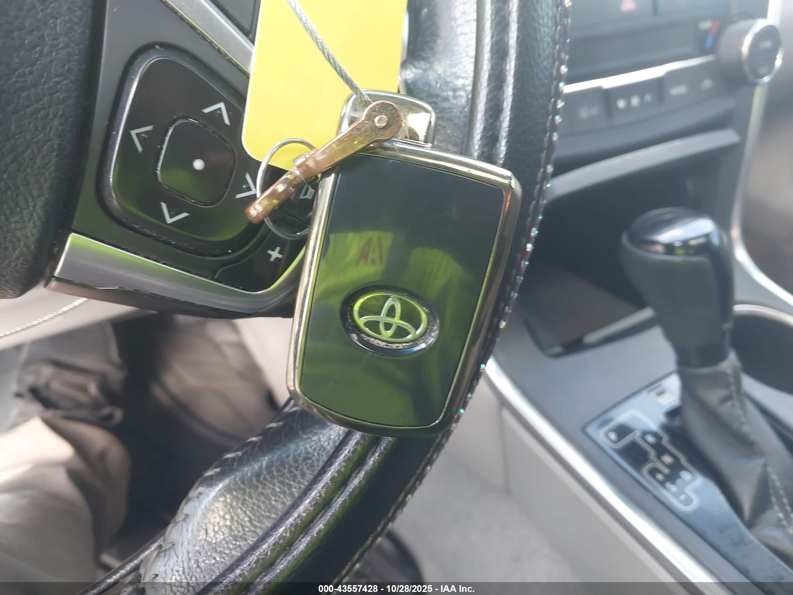 TOYOTA CAMRY image 11