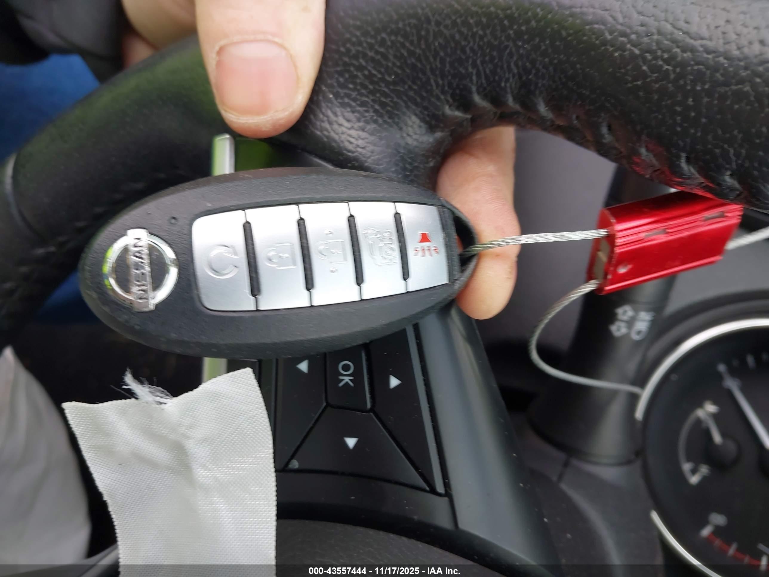 NISSAN ROGUE image 11