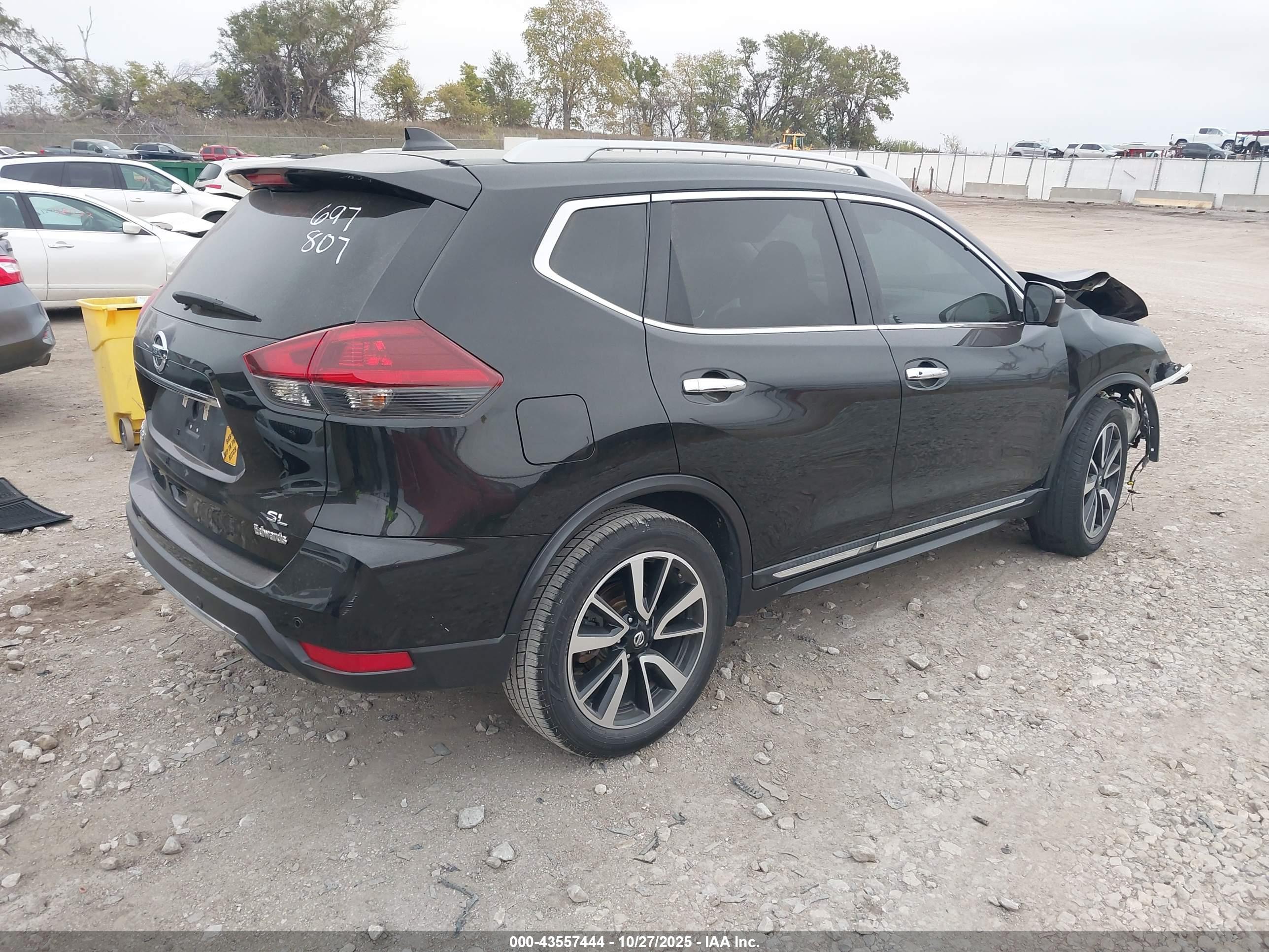 NISSAN ROGUE image 4