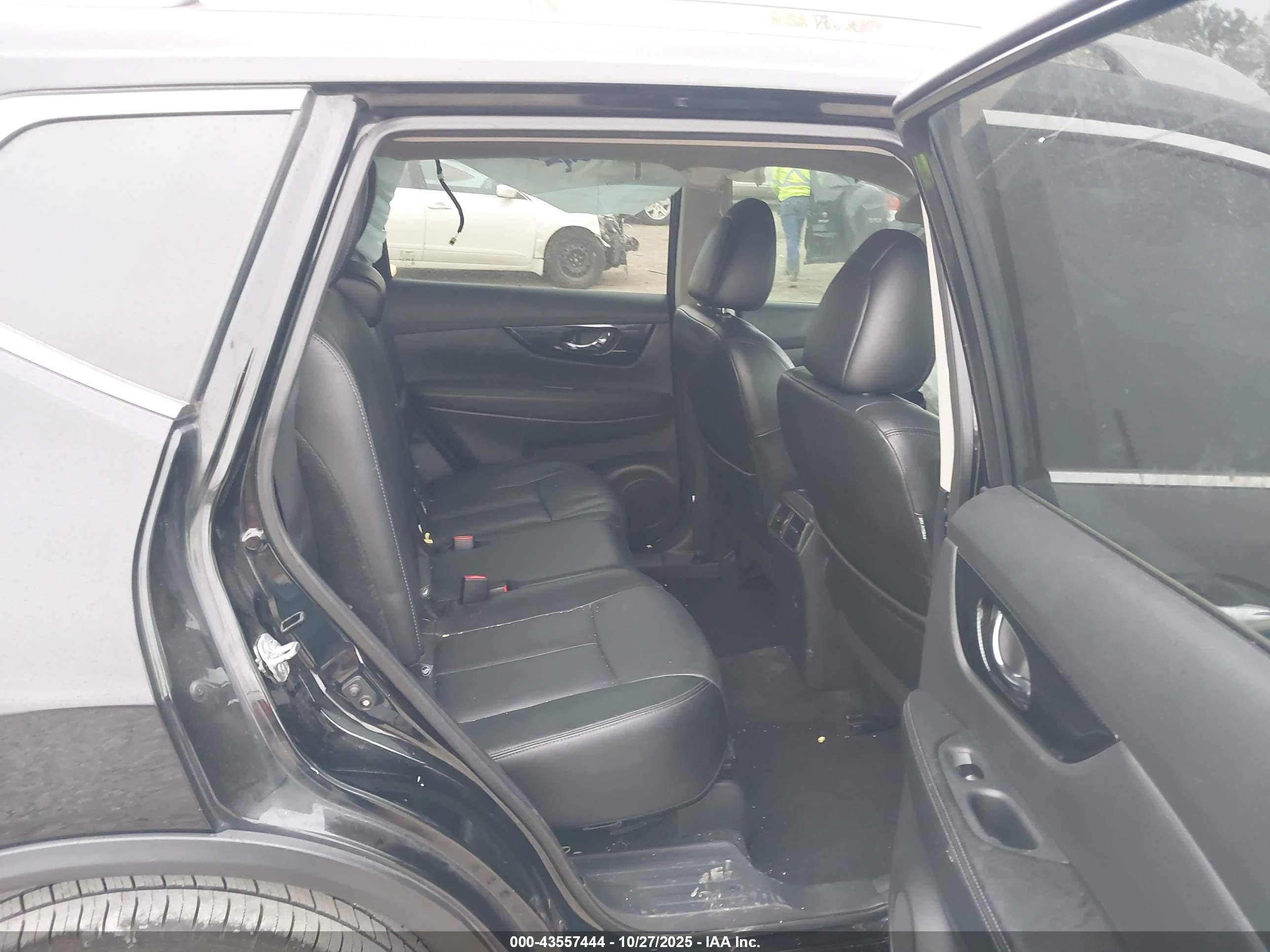 NISSAN ROGUE image 8