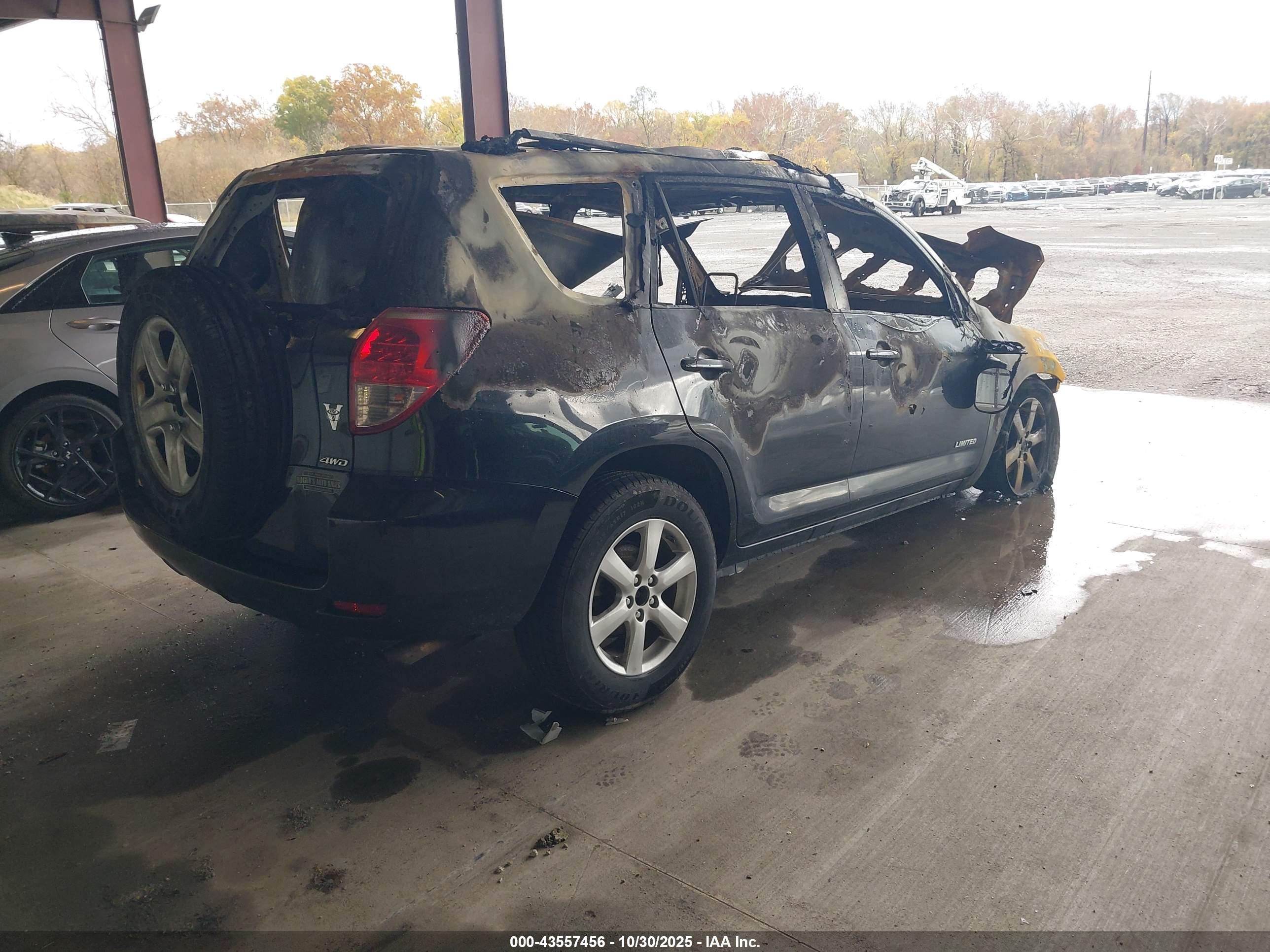 TOYOTA RAV4 image 4