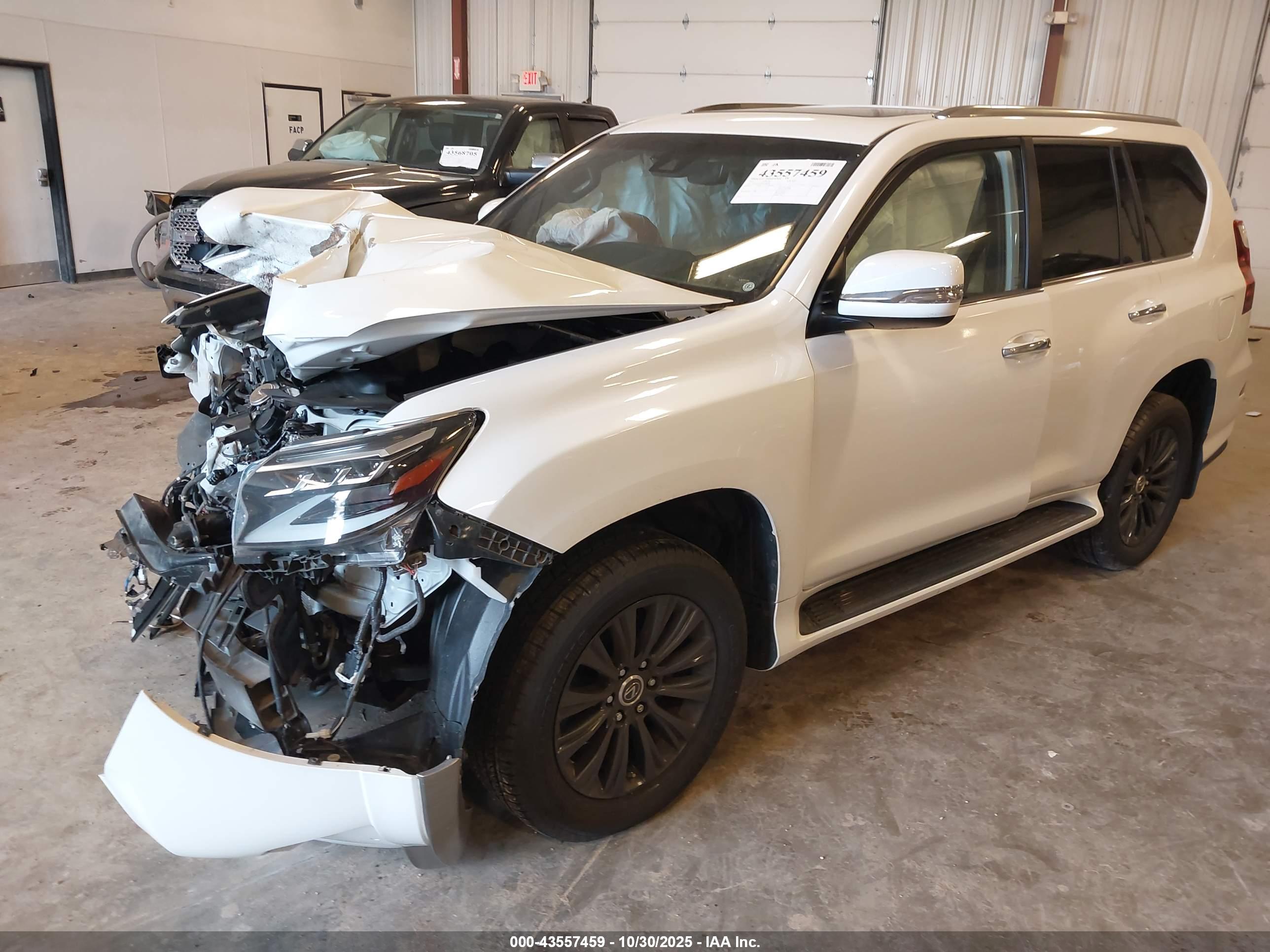 LEXUS GX image 2