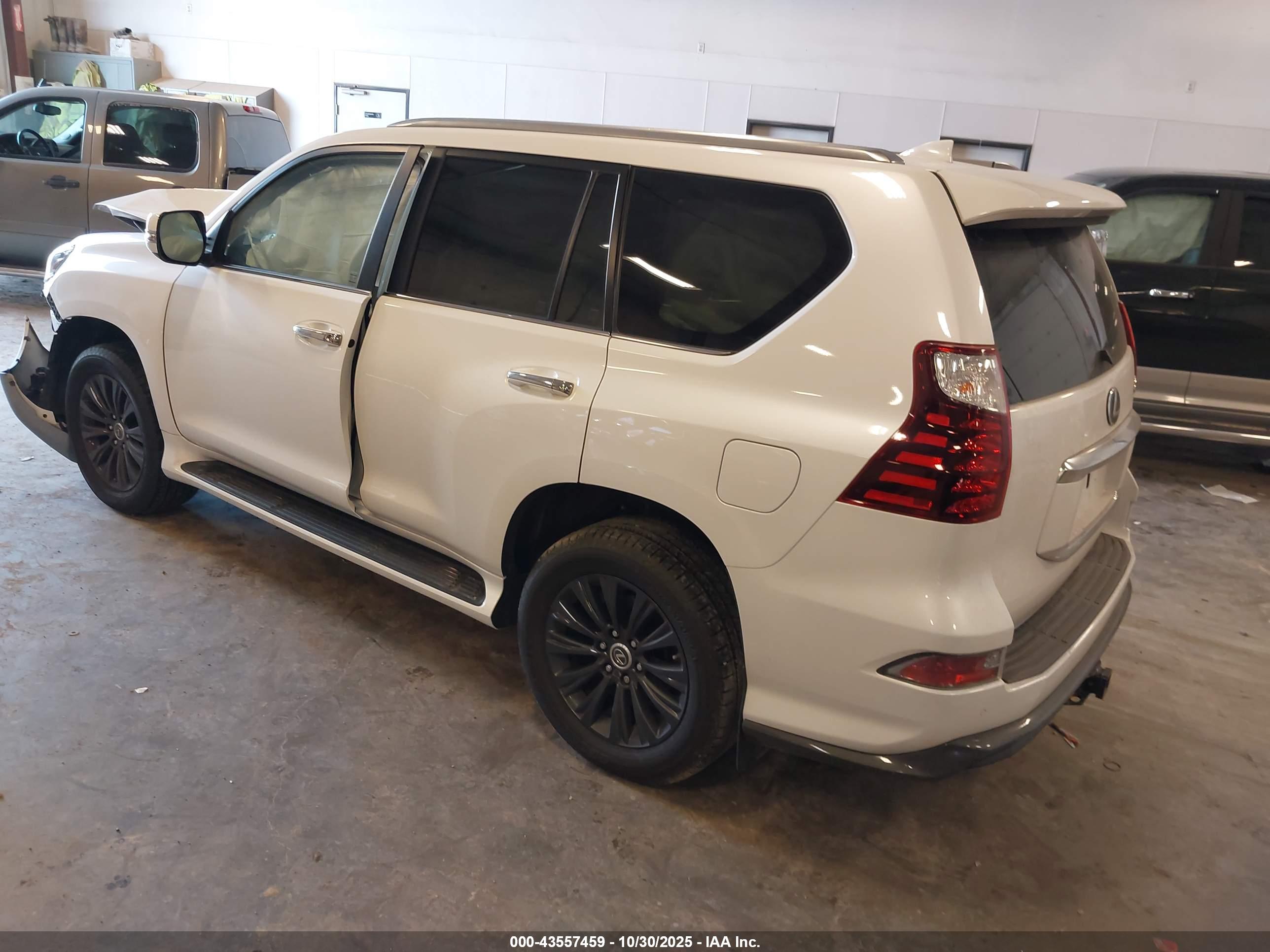 LEXUS GX image 3