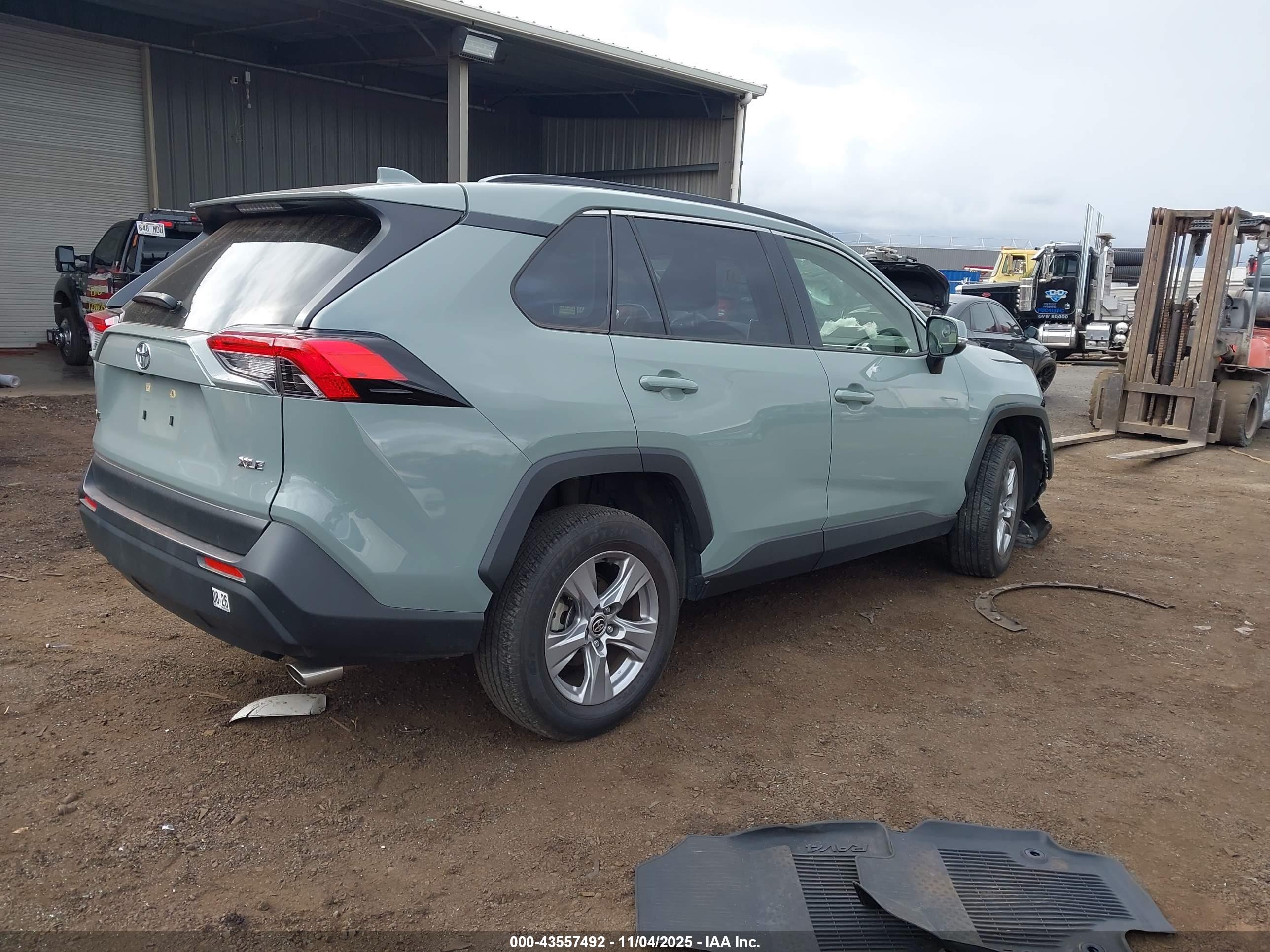 TOYOTA RAV4 image 4