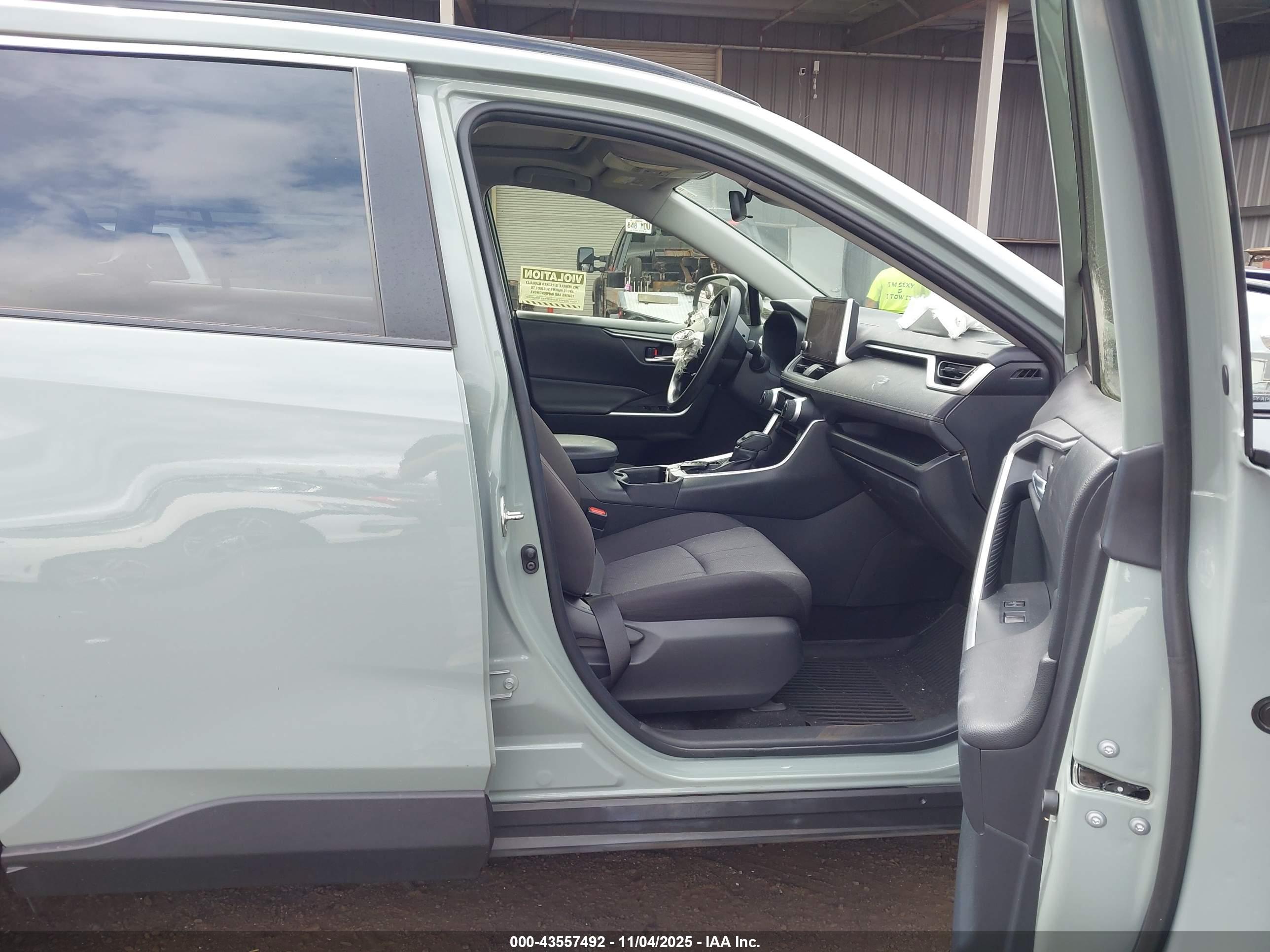 TOYOTA RAV4 image 5