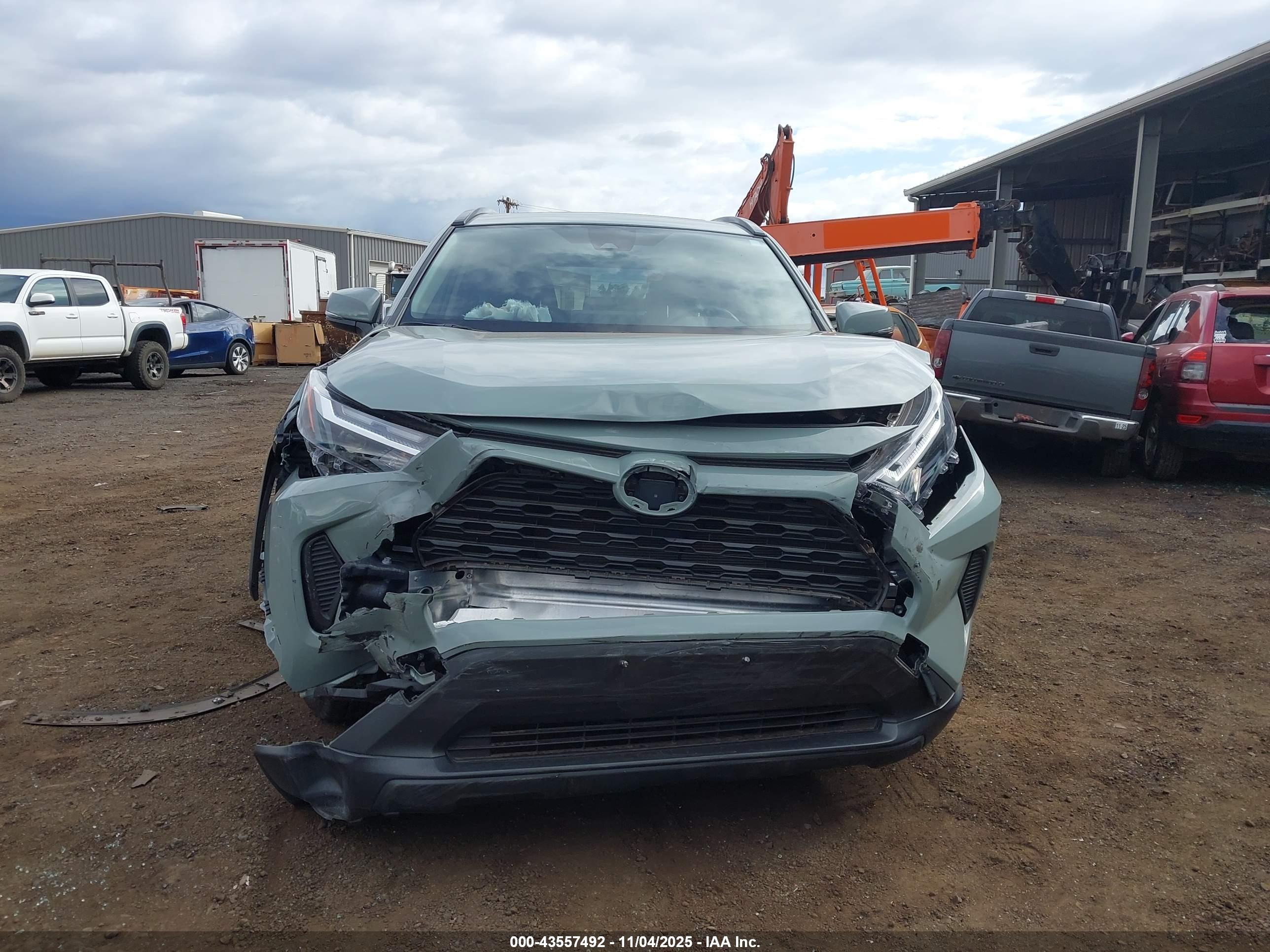 TOYOTA RAV4 image 6