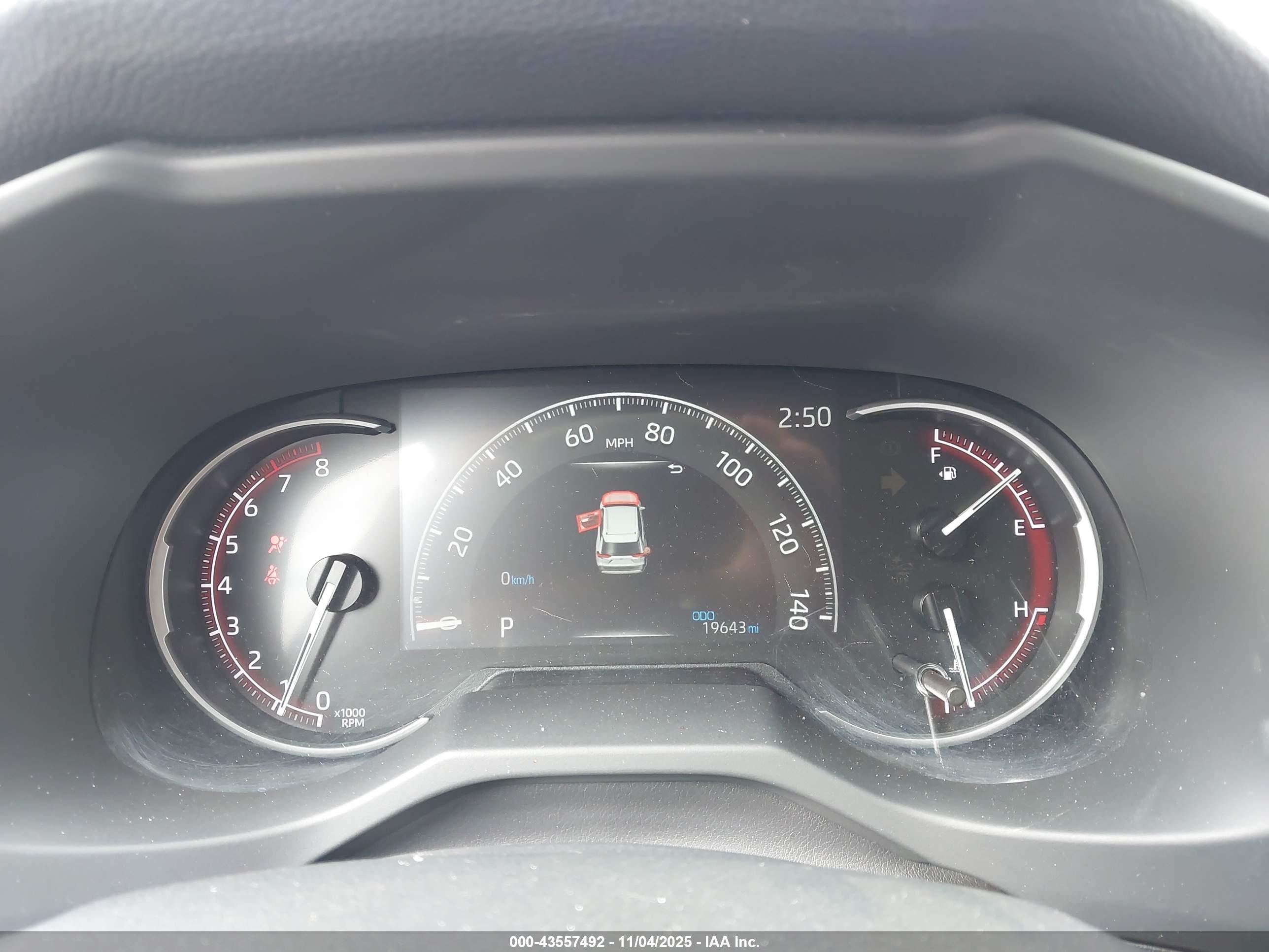 TOYOTA RAV4 image 7
