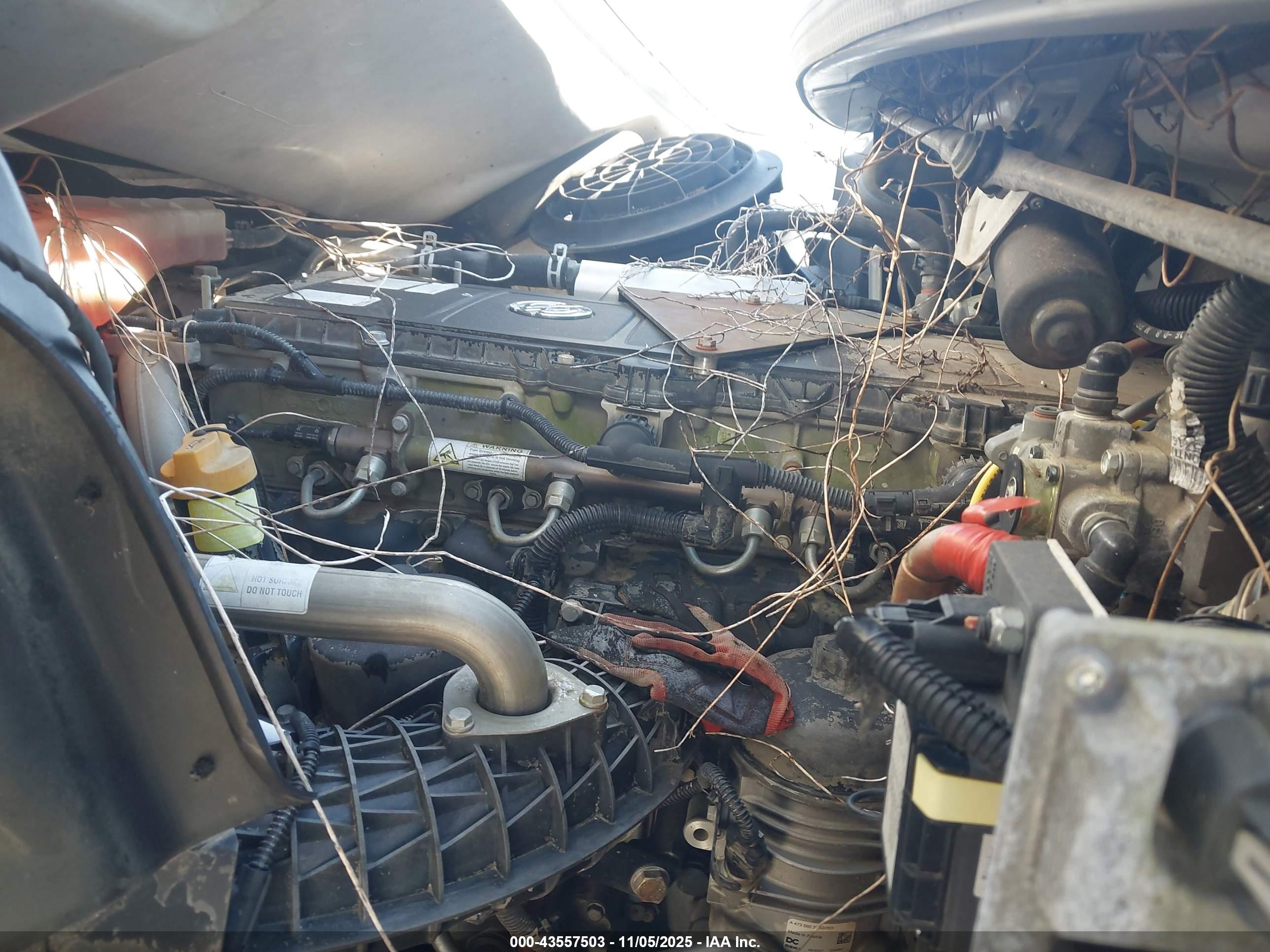 FREIGHTLINER M2 image 10