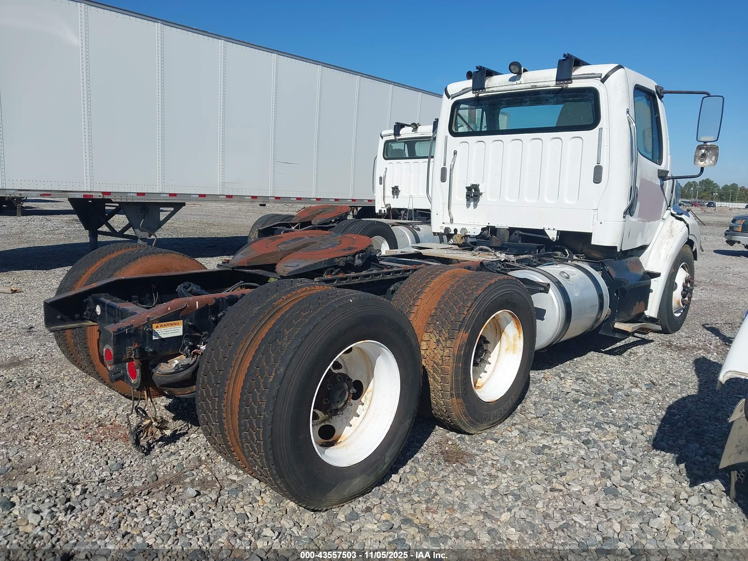 FREIGHTLINER M2 image 4