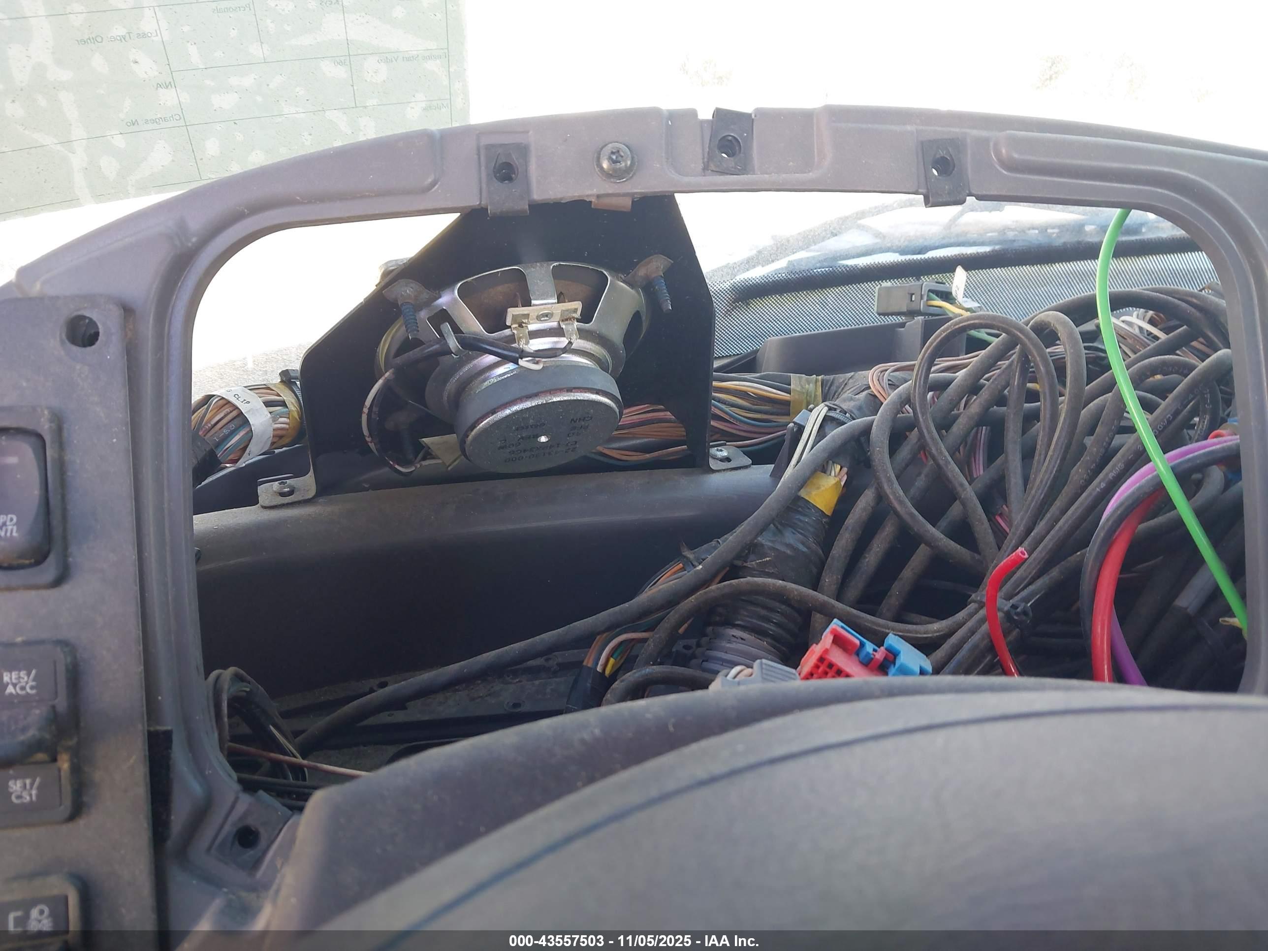 FREIGHTLINER M2 image 6