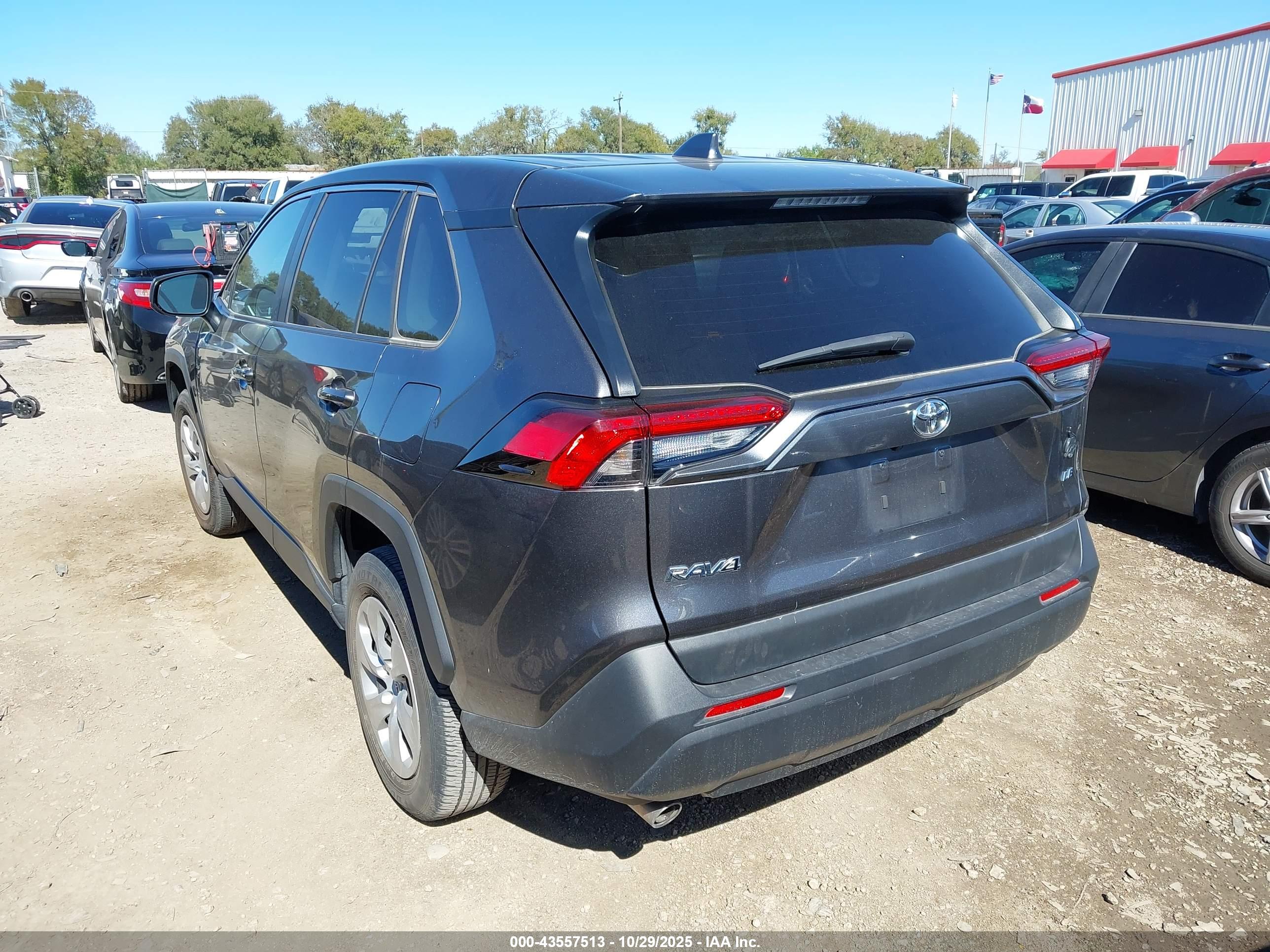 TOYOTA RAV4 image 3