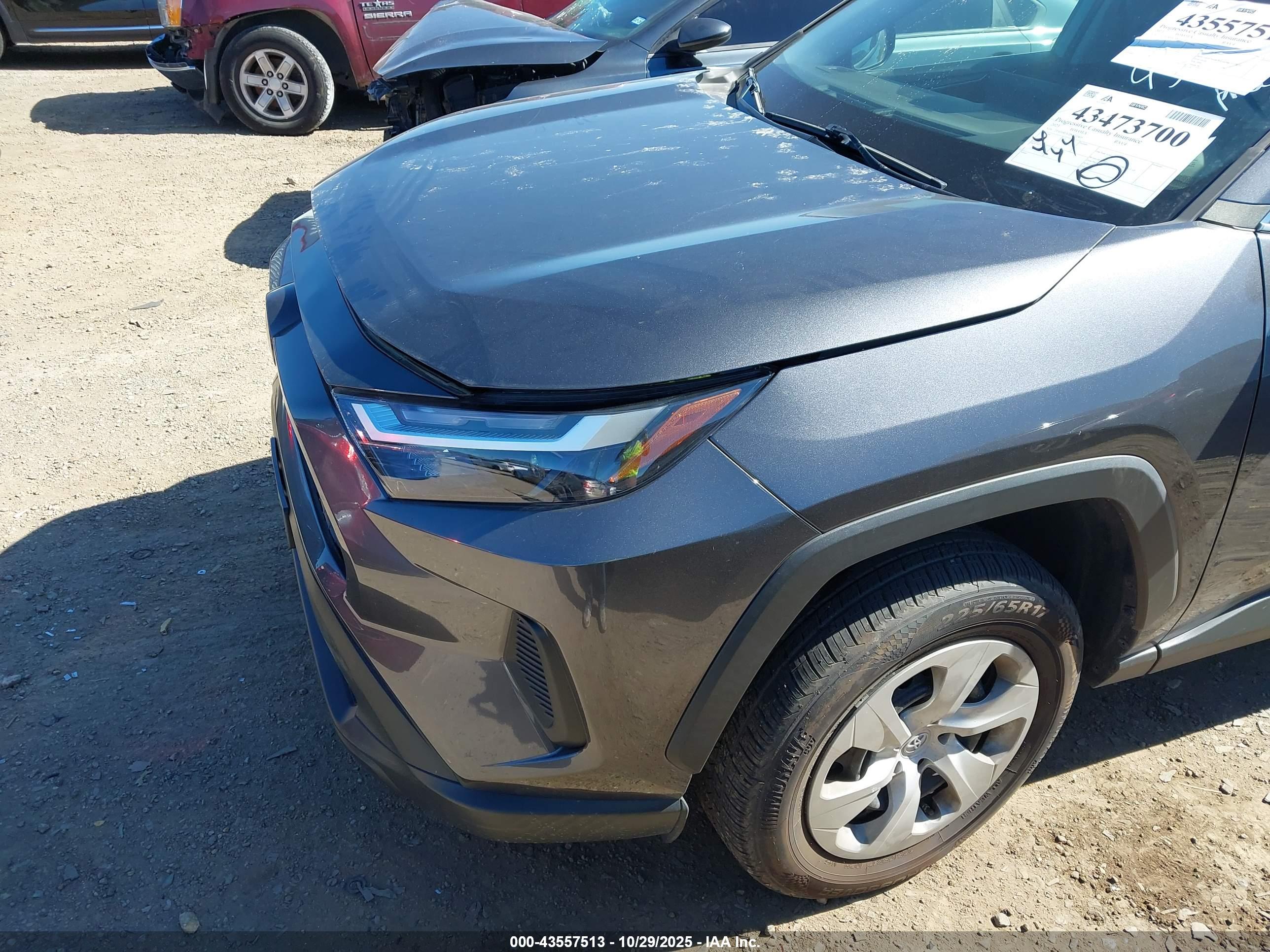 TOYOTA RAV4 image 6