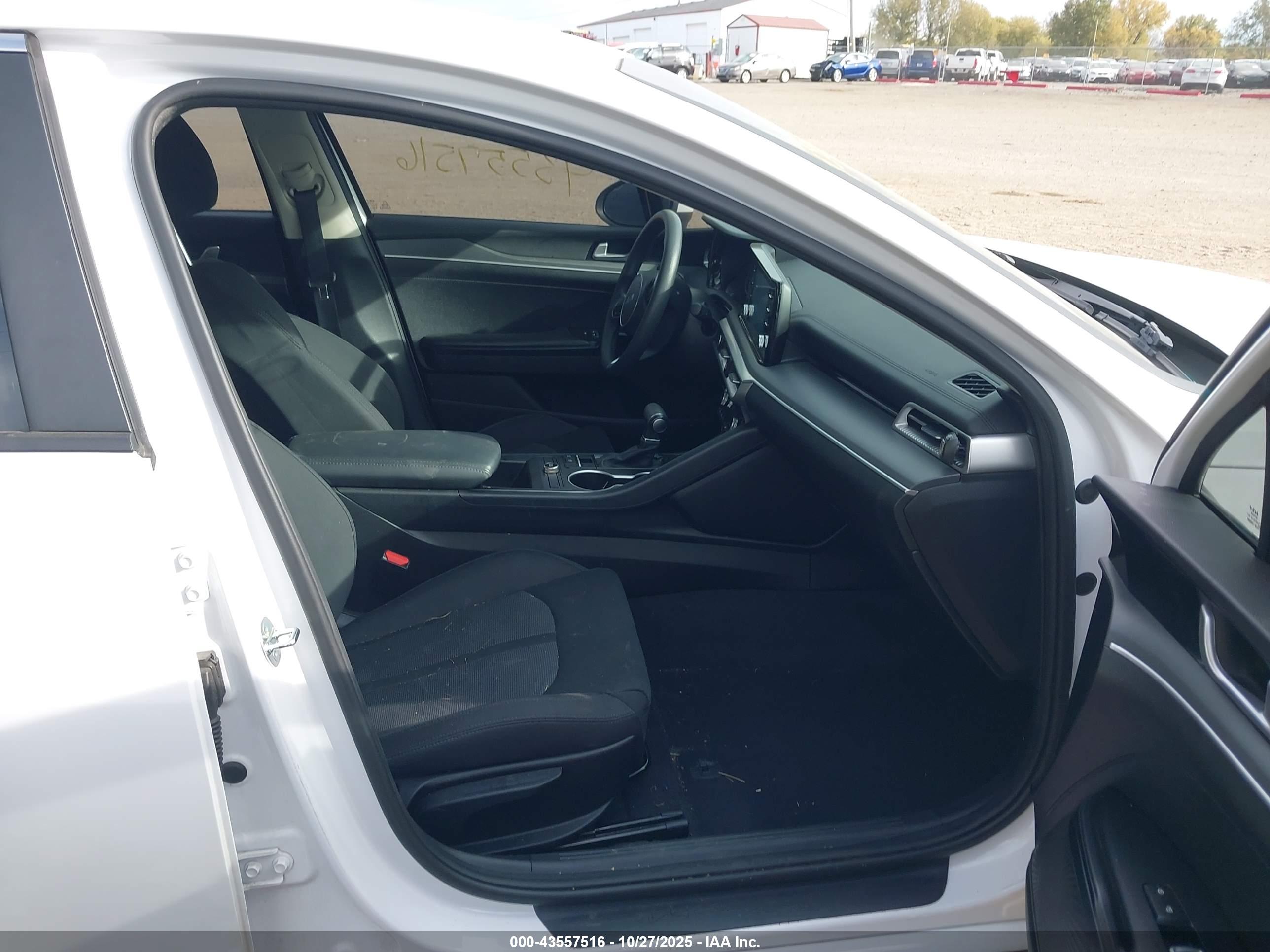 KIA K5 image 5