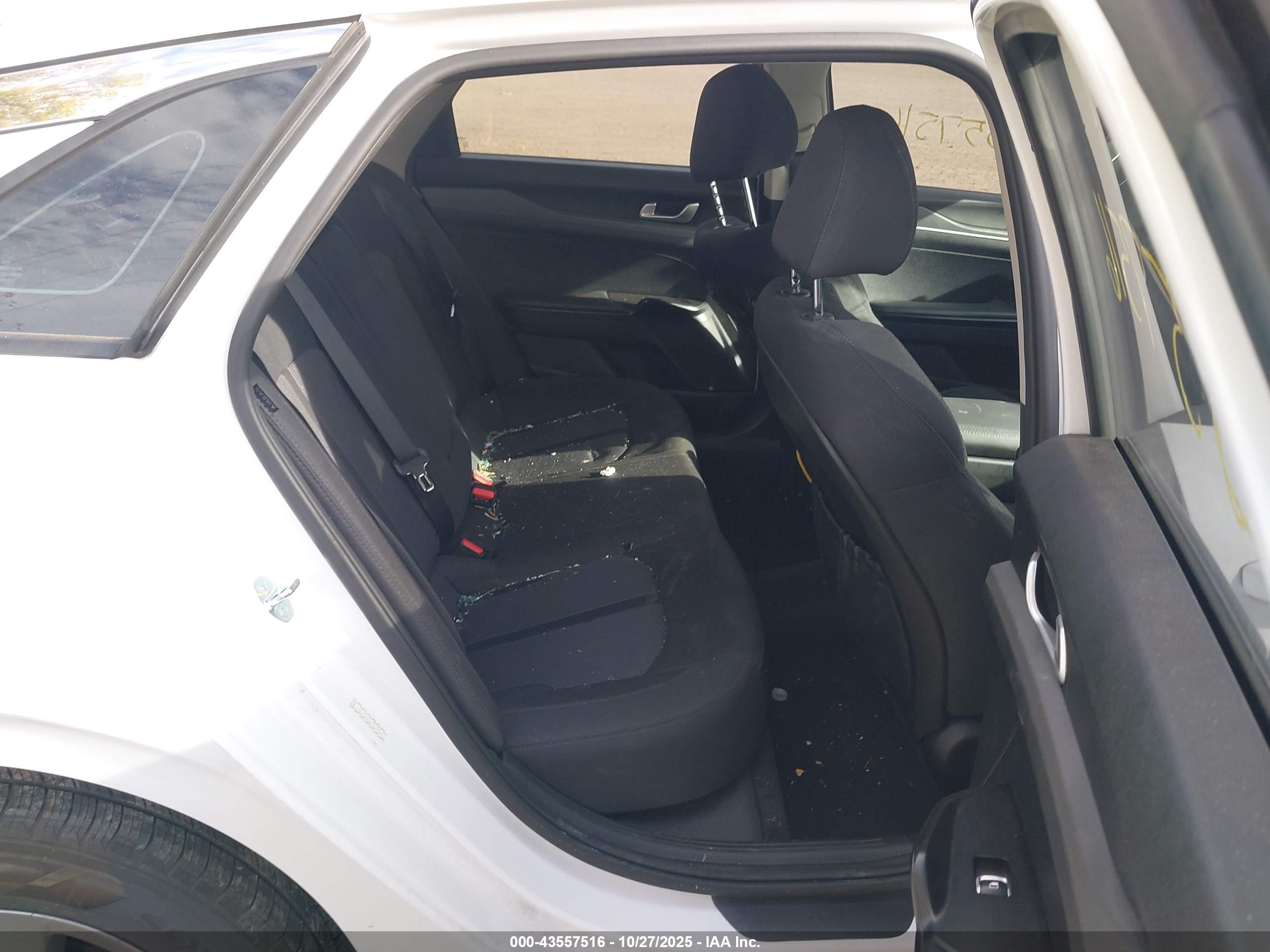KIA K5 image 8