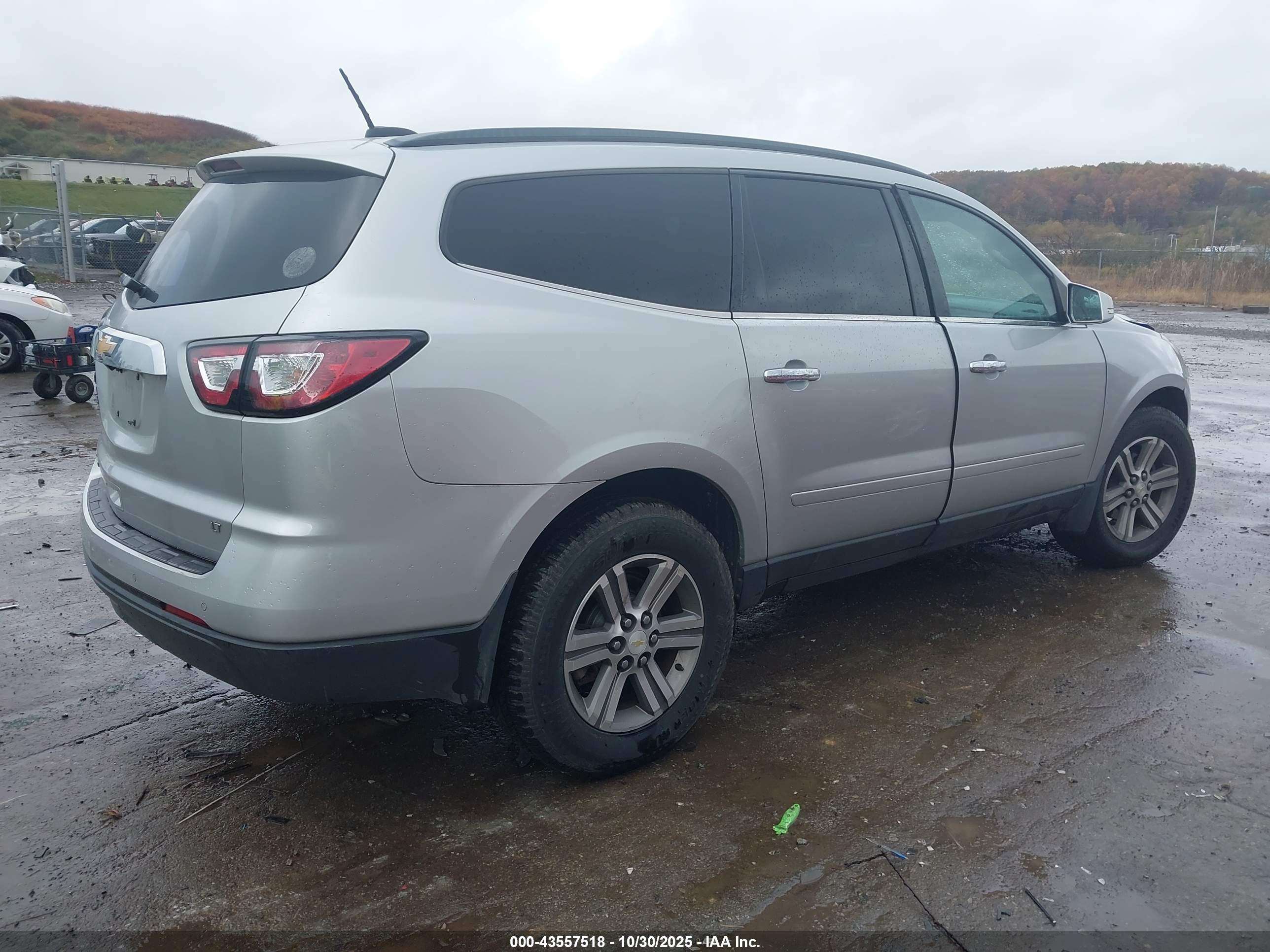 CHEVROLET TRAVERSE image 4