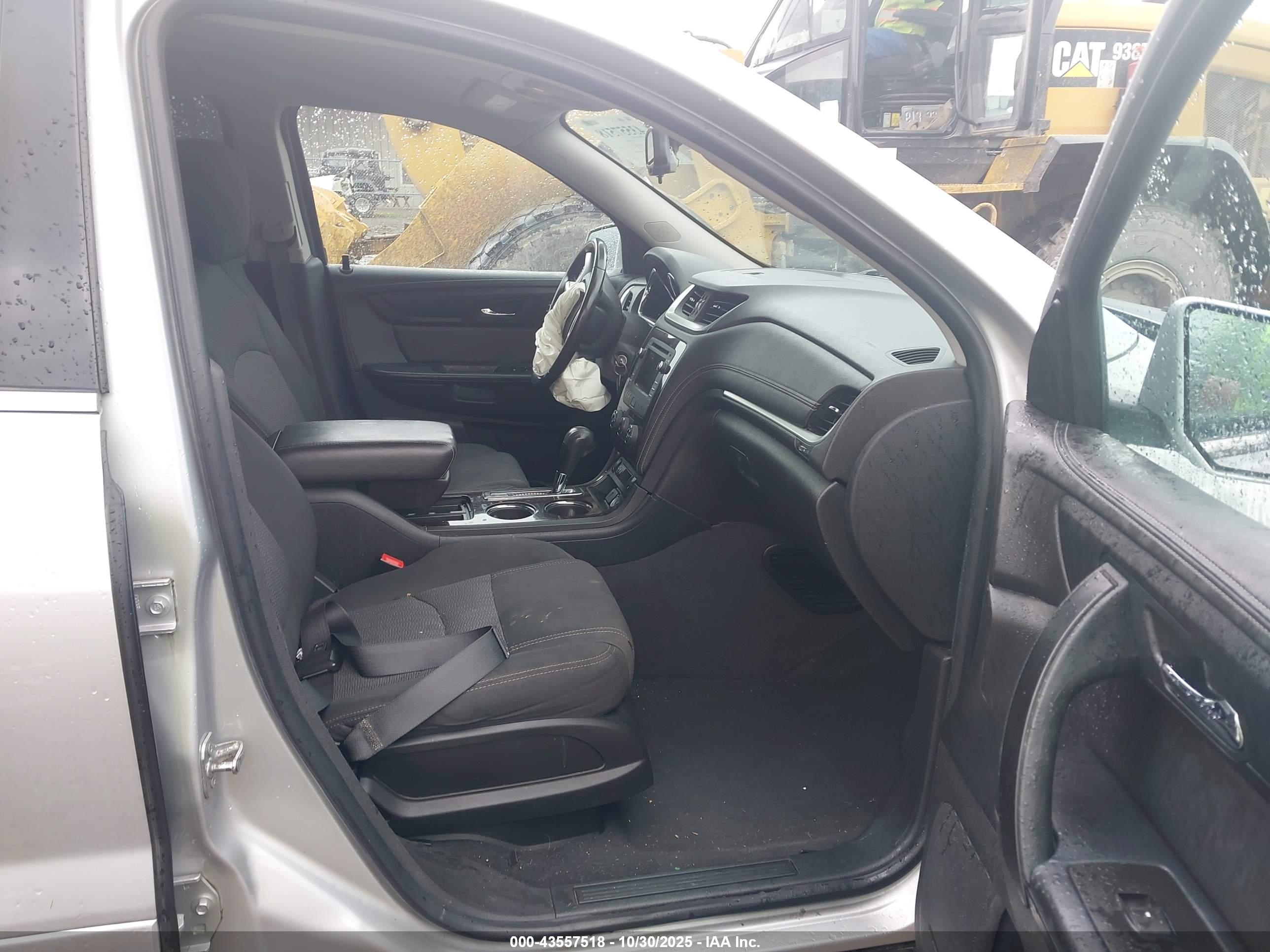 CHEVROLET TRAVERSE image 5