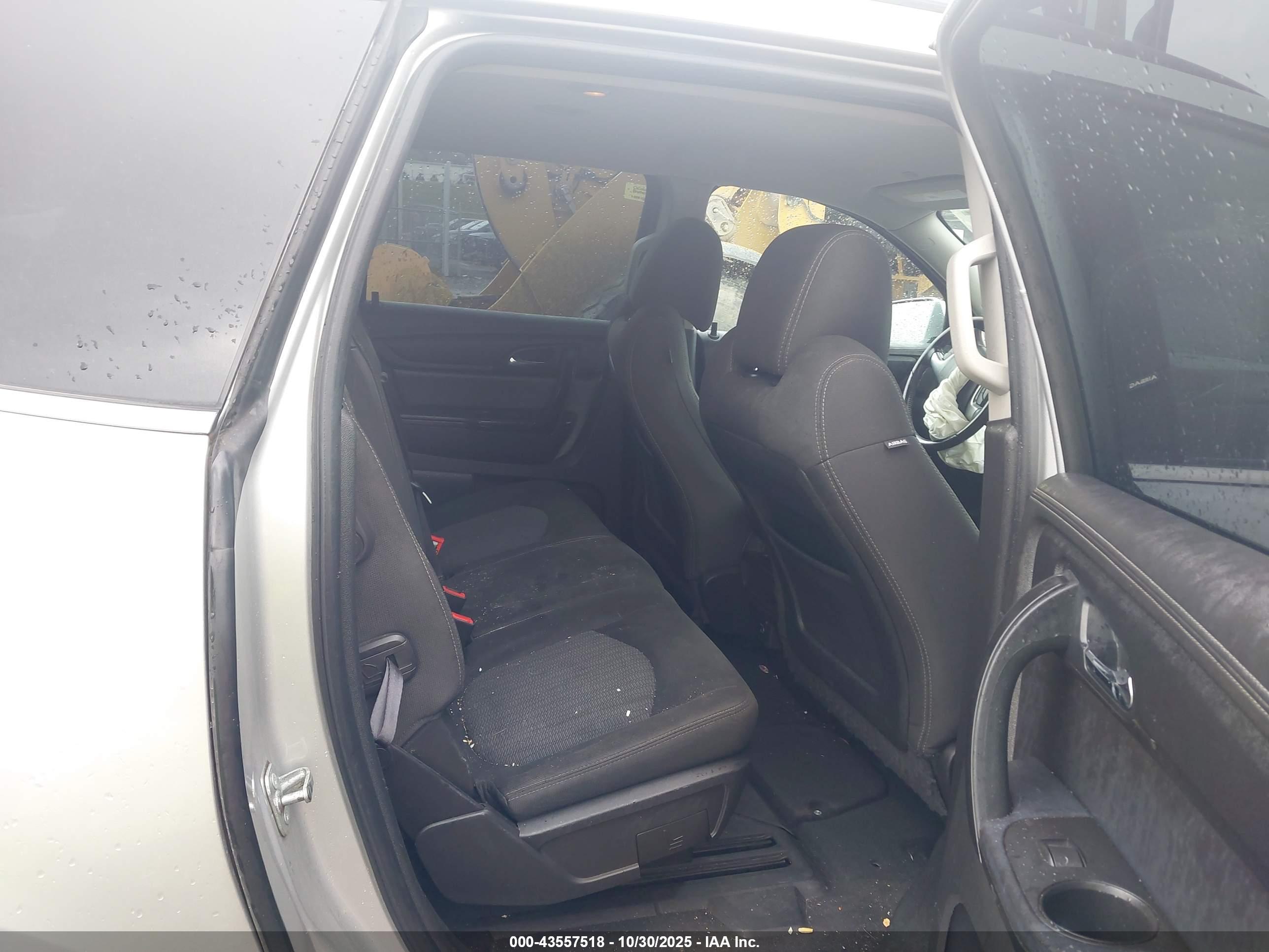 CHEVROLET TRAVERSE image 8