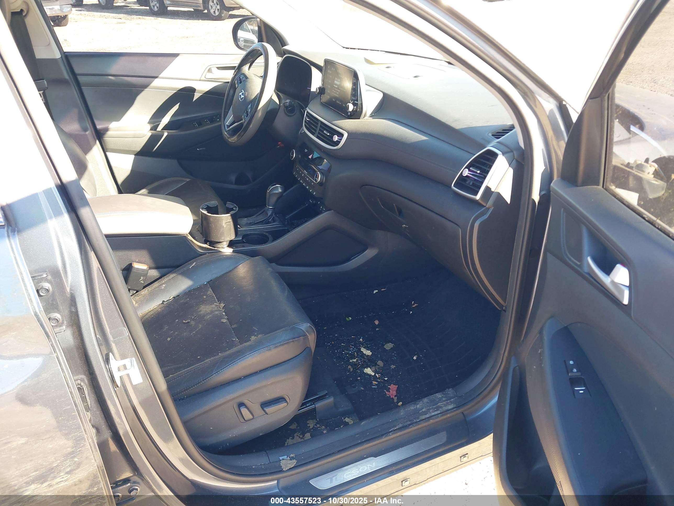 HYUNDAI TUCSON image 5