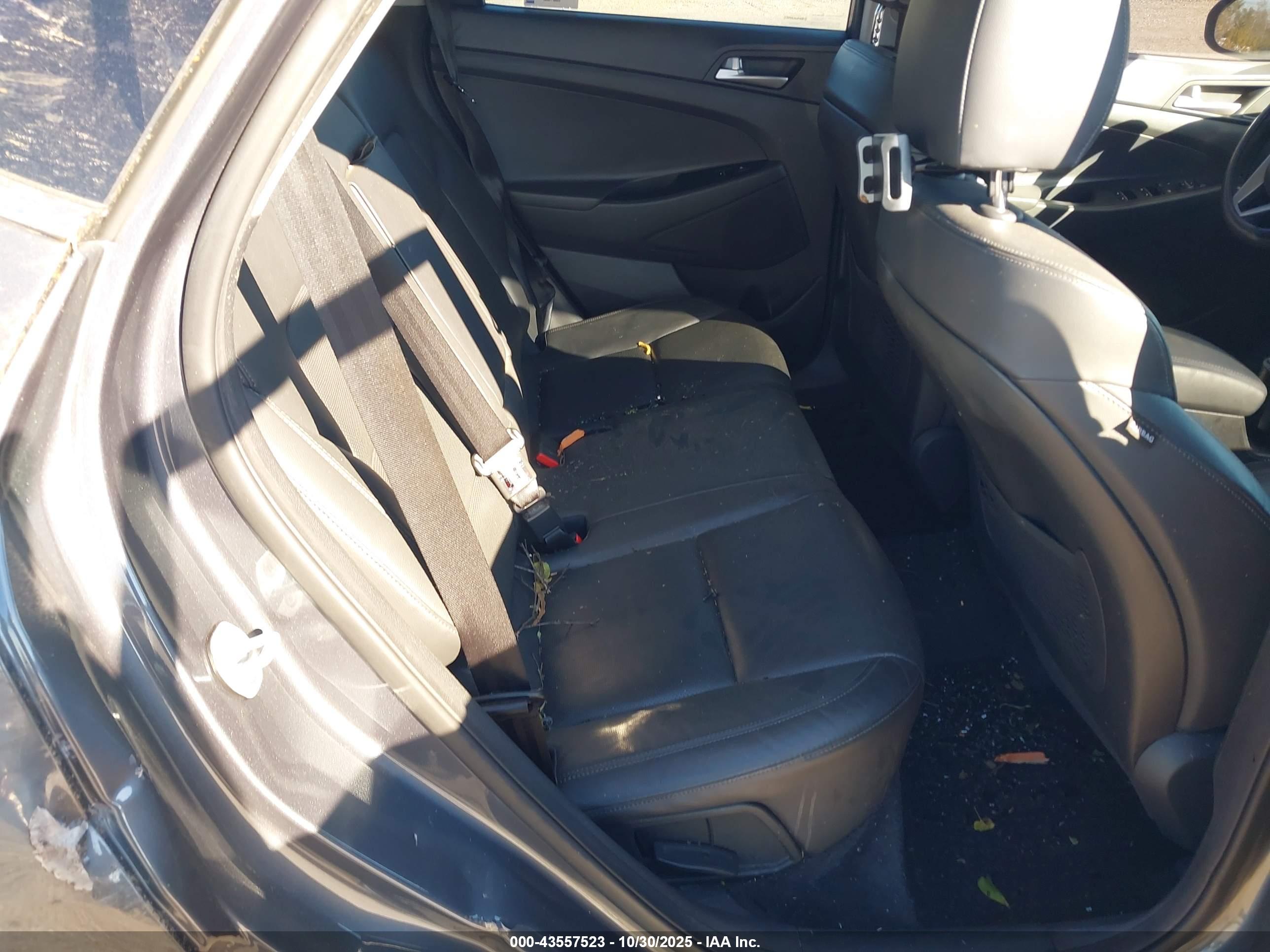HYUNDAI TUCSON image 8
