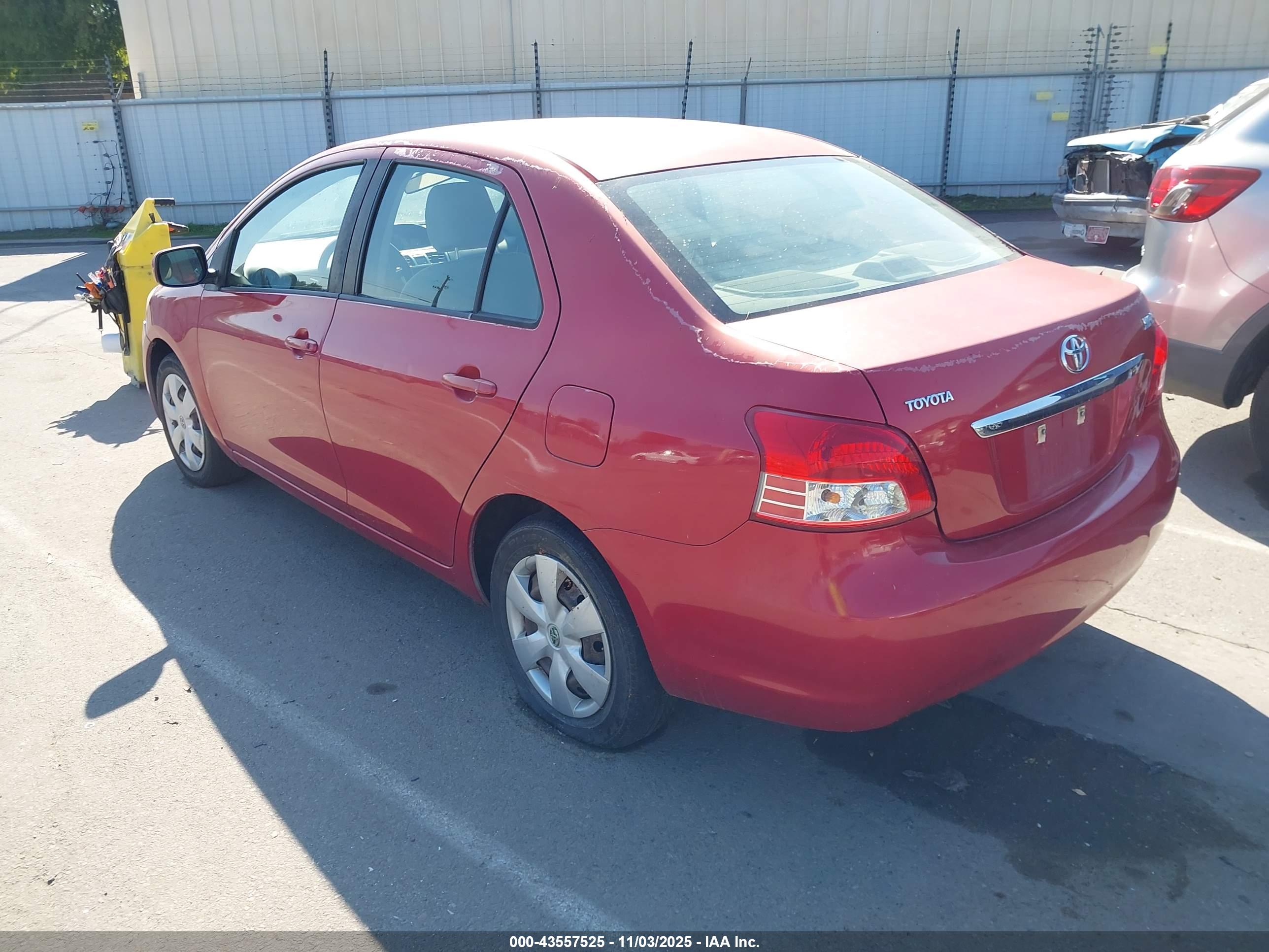 TOYOTA YARIS image 3