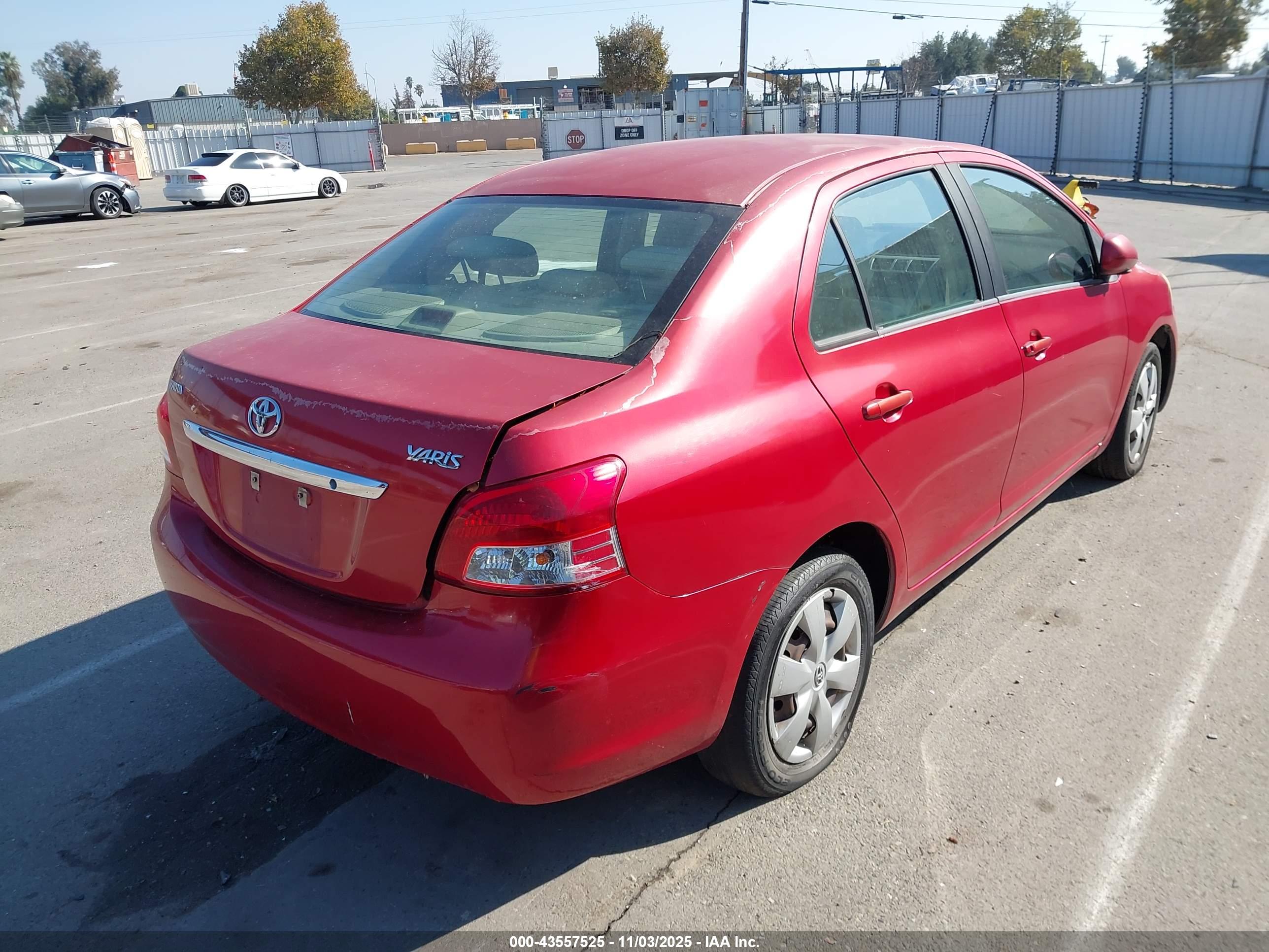 TOYOTA YARIS image 4