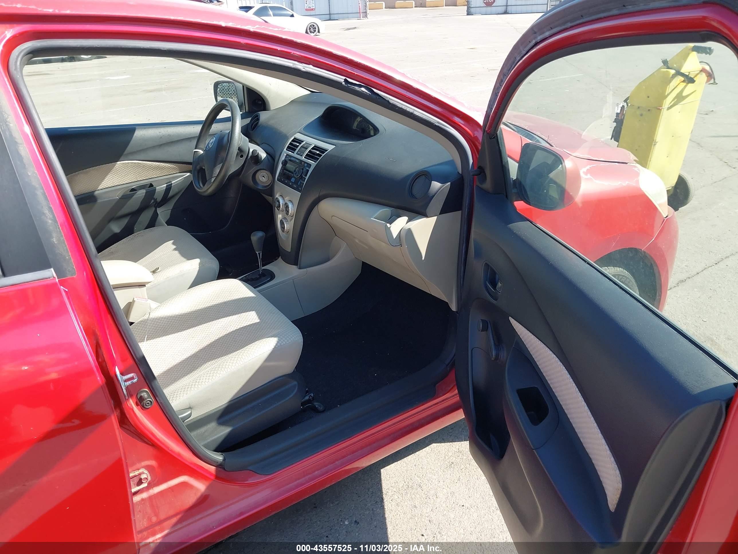 TOYOTA YARIS image 5