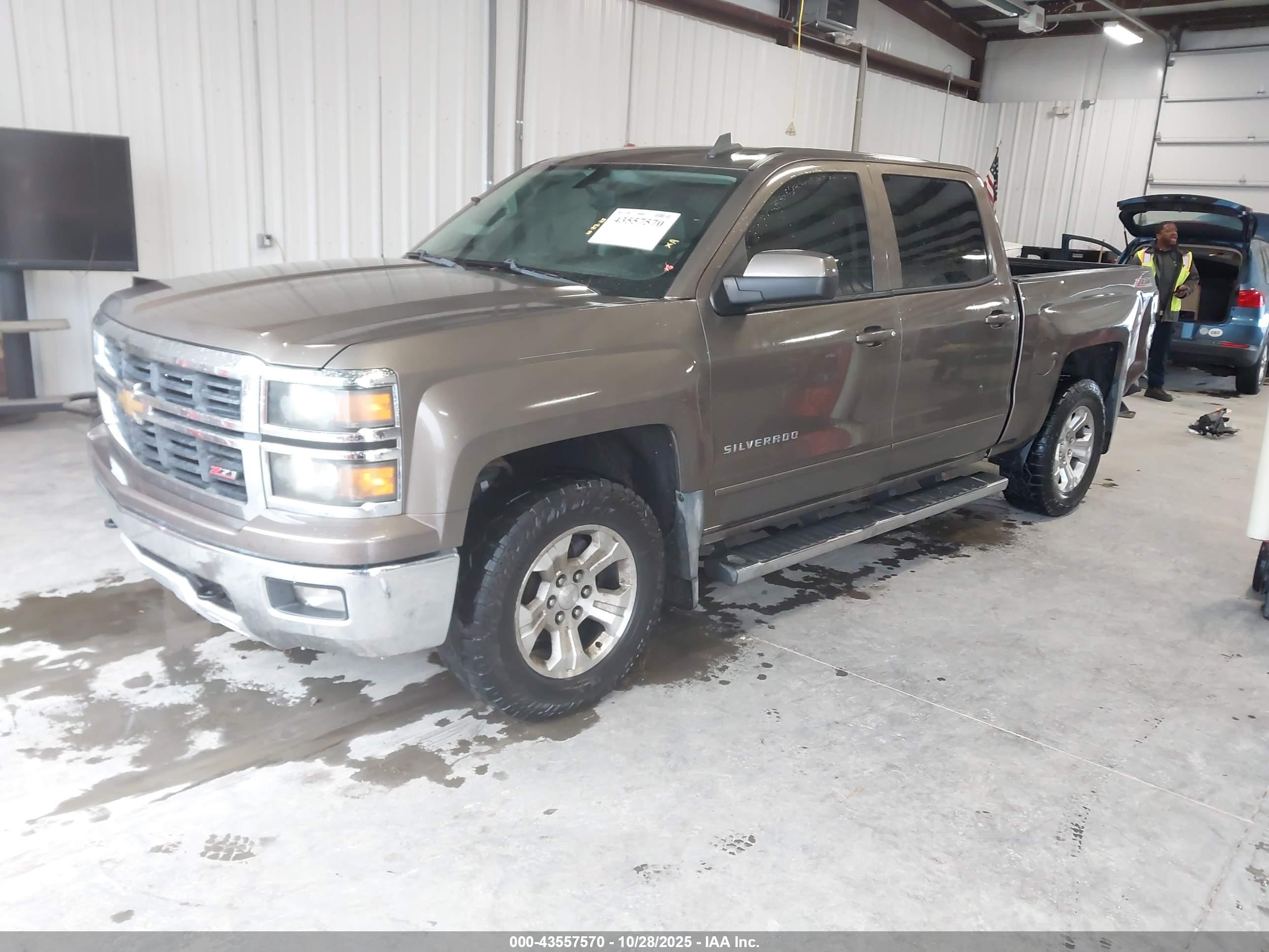 CHEVROLET SILVERADO image 2