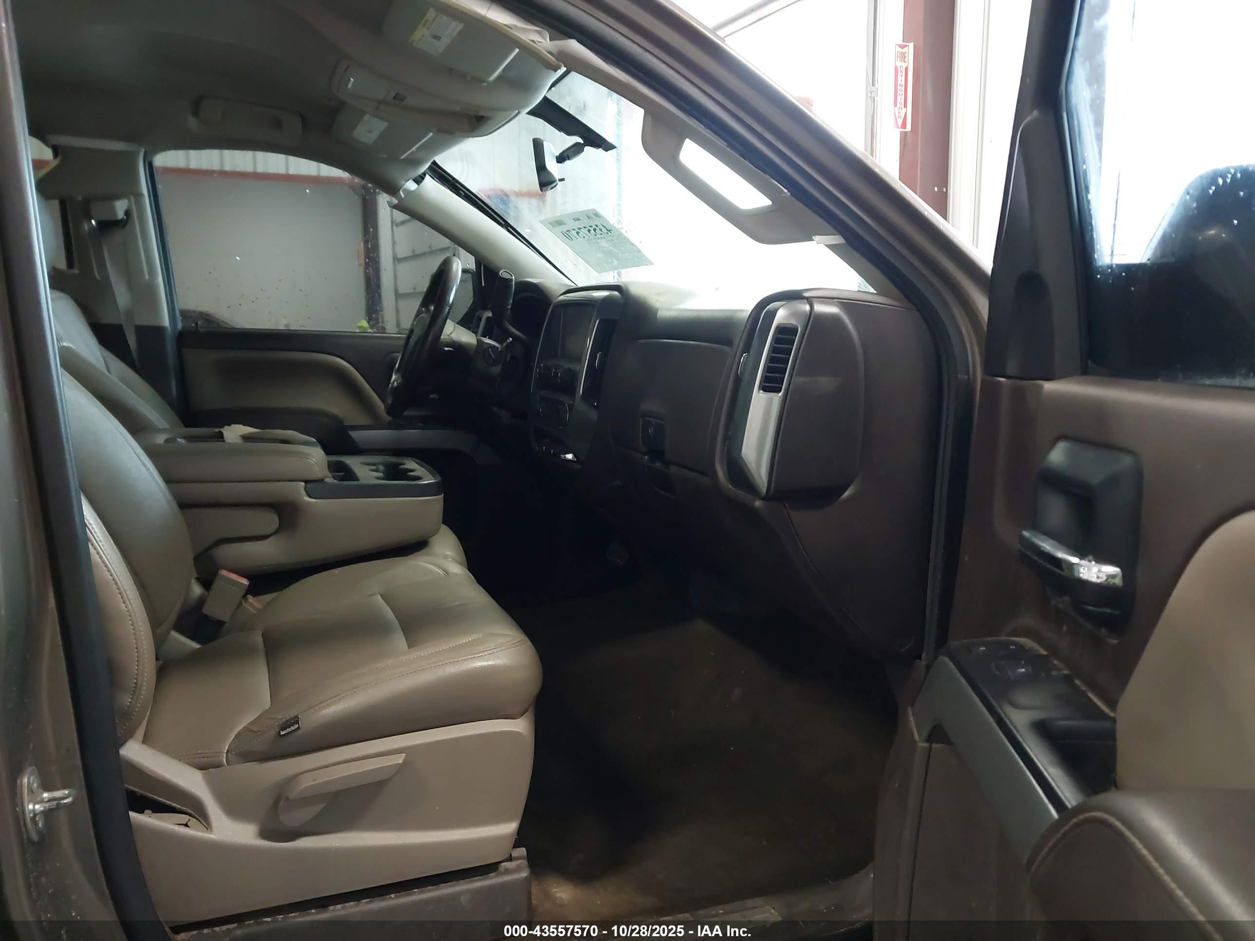 CHEVROLET SILVERADO image 5