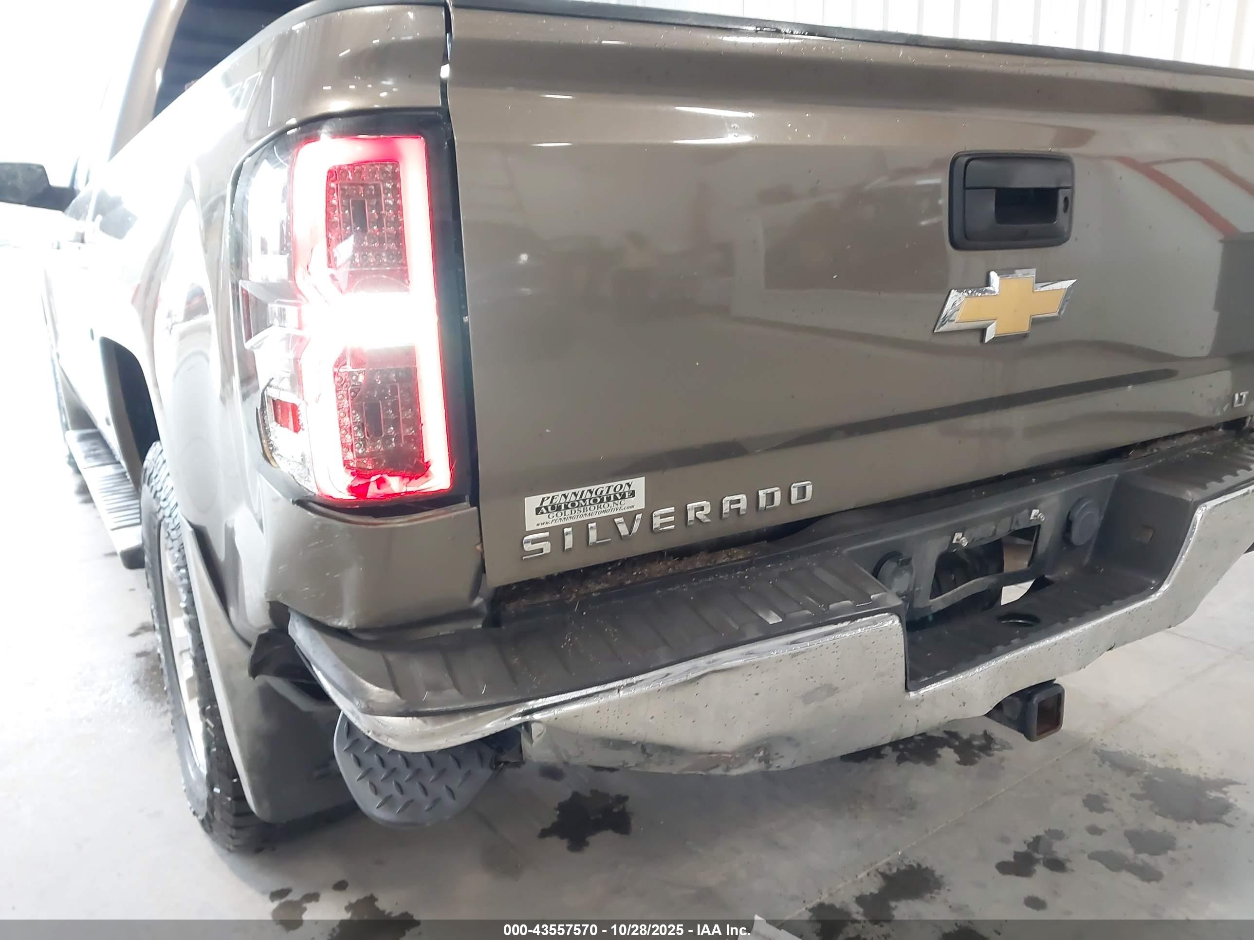 CHEVROLET SILVERADO image 6