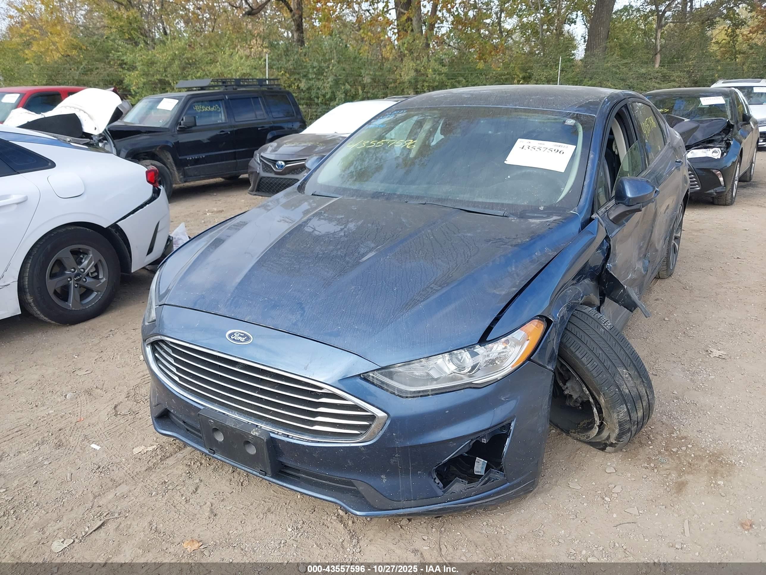 FORD FUSION image 2