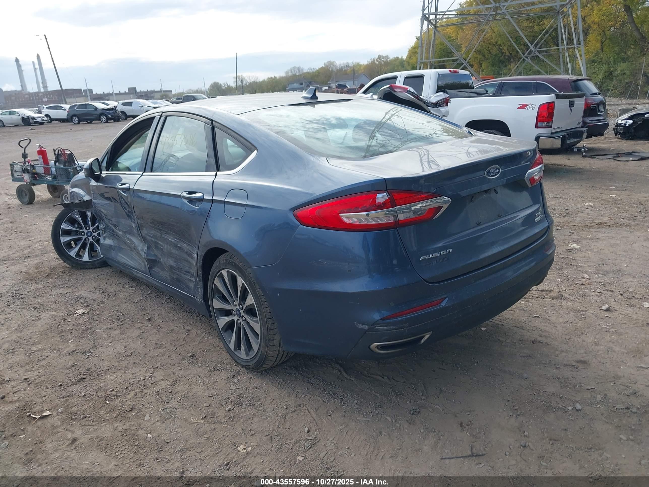 FORD FUSION image 3