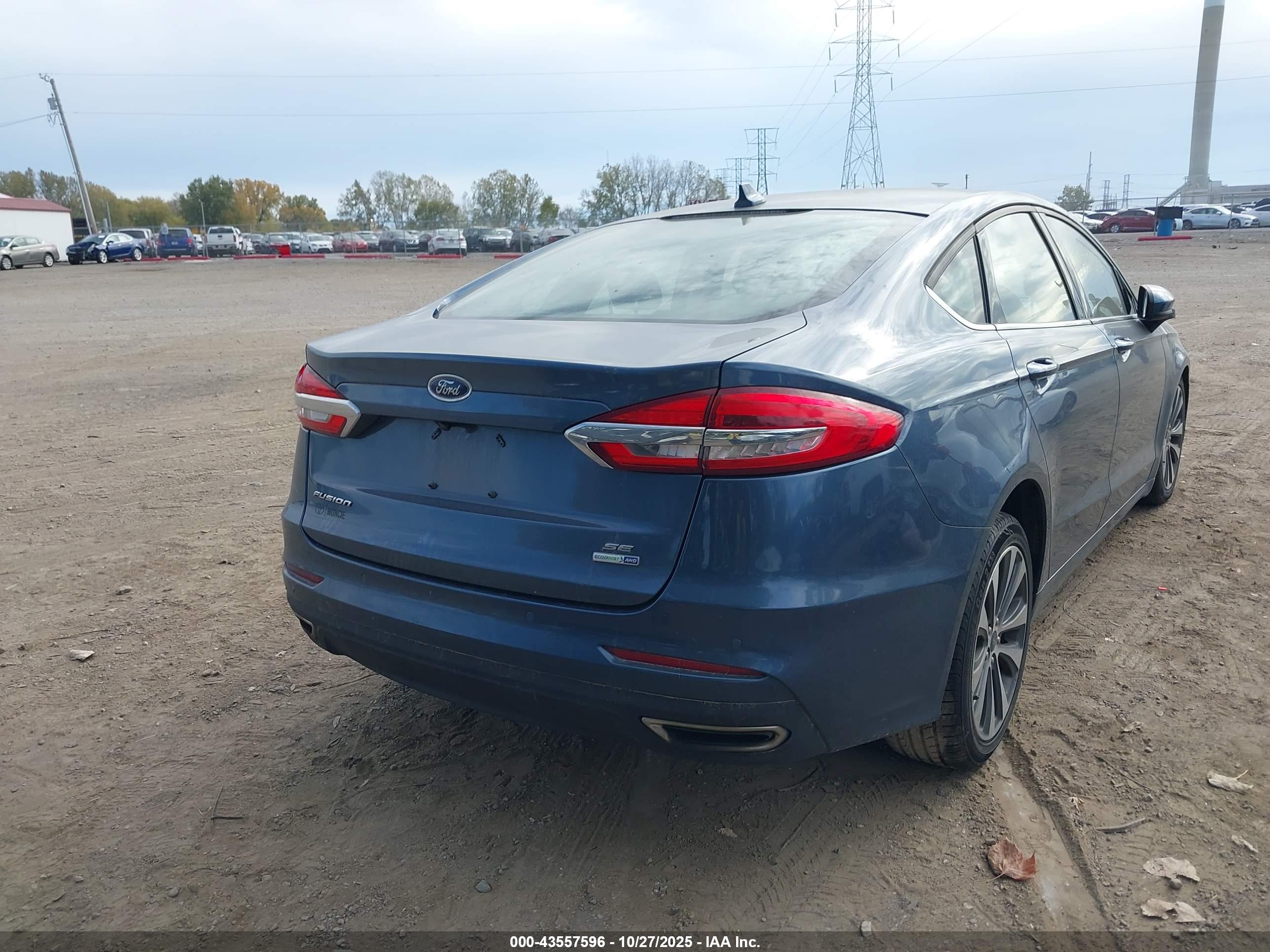 FORD FUSION image 4
