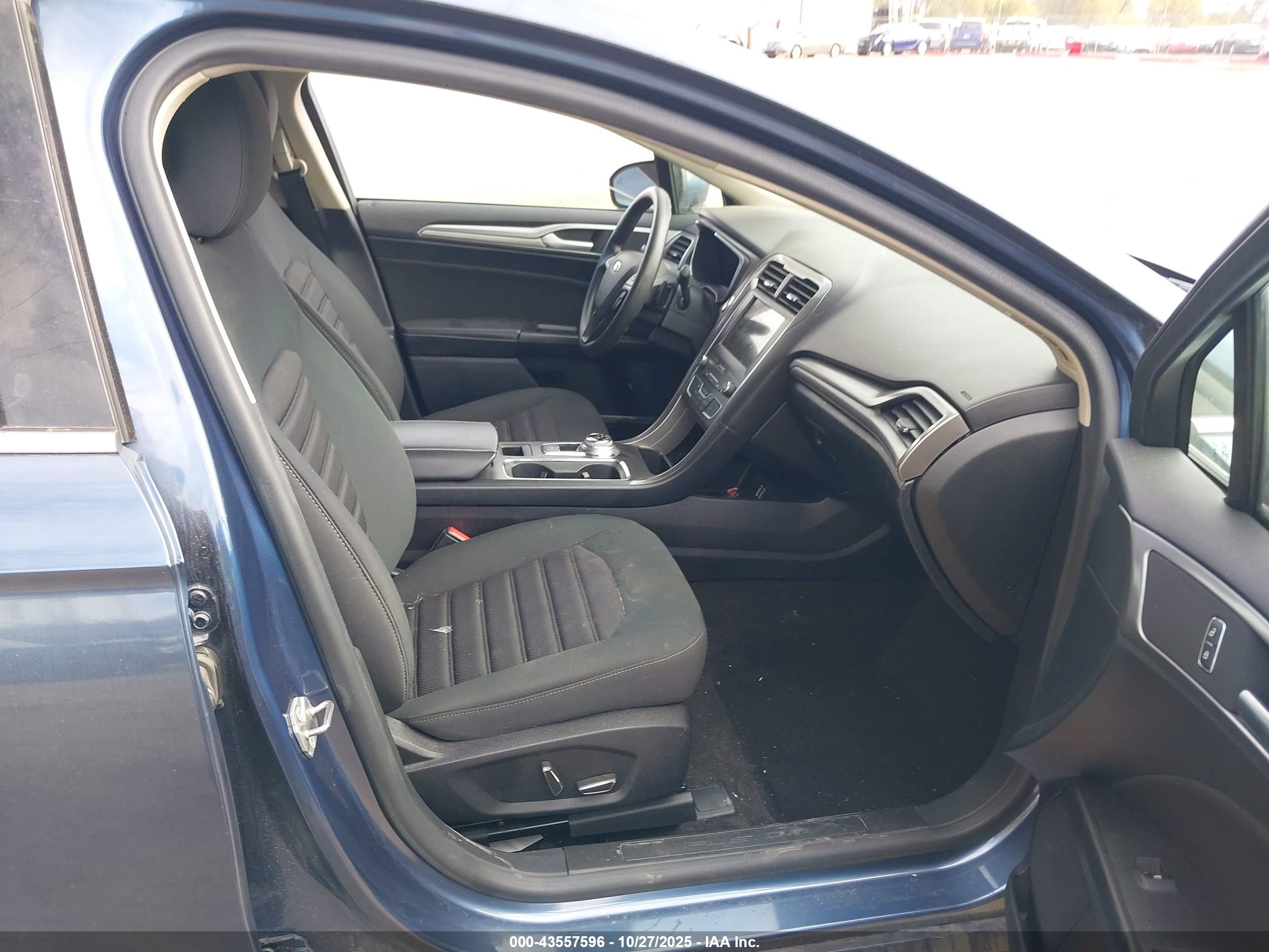 FORD FUSION image 5