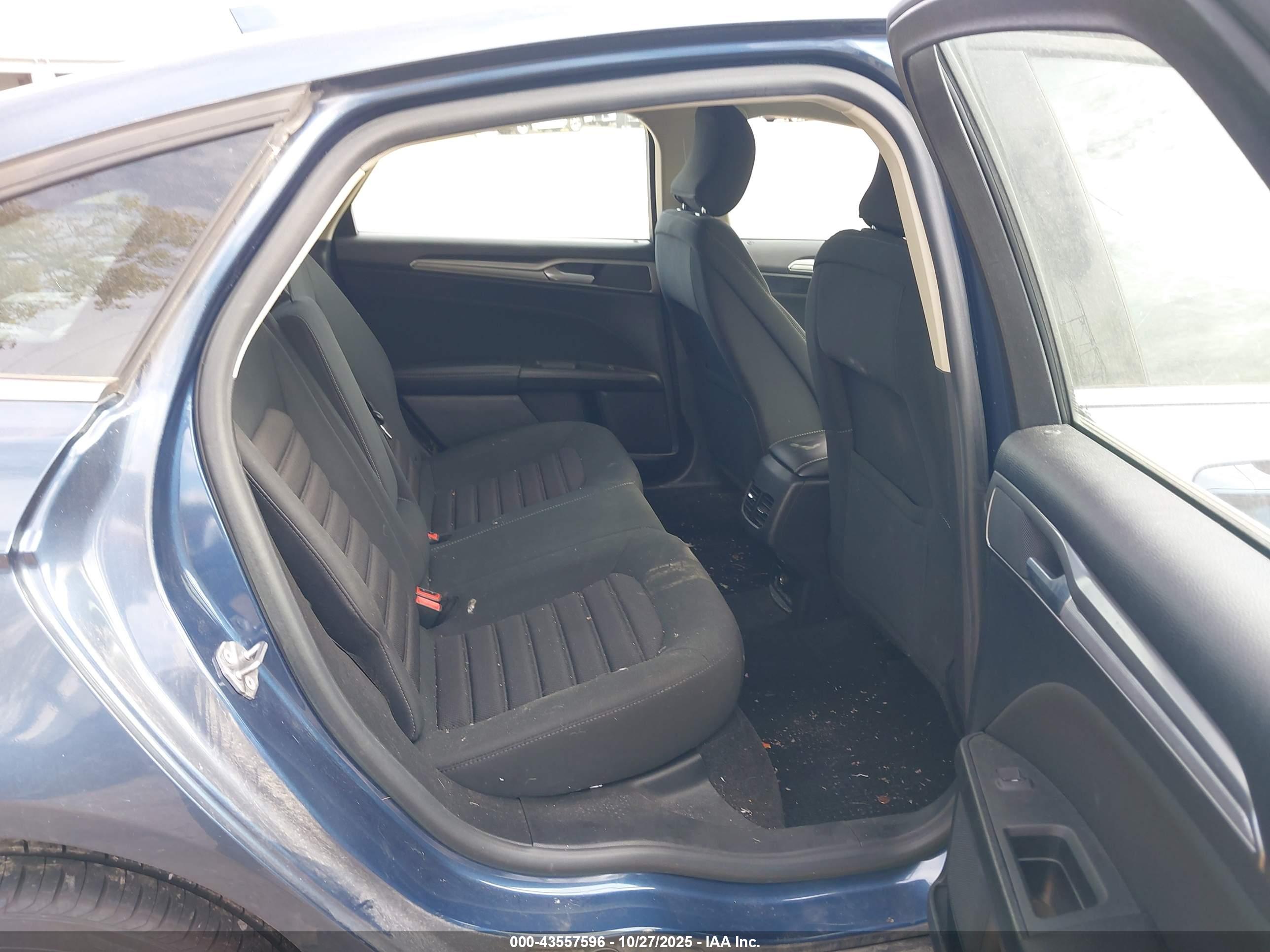 FORD FUSION image 8