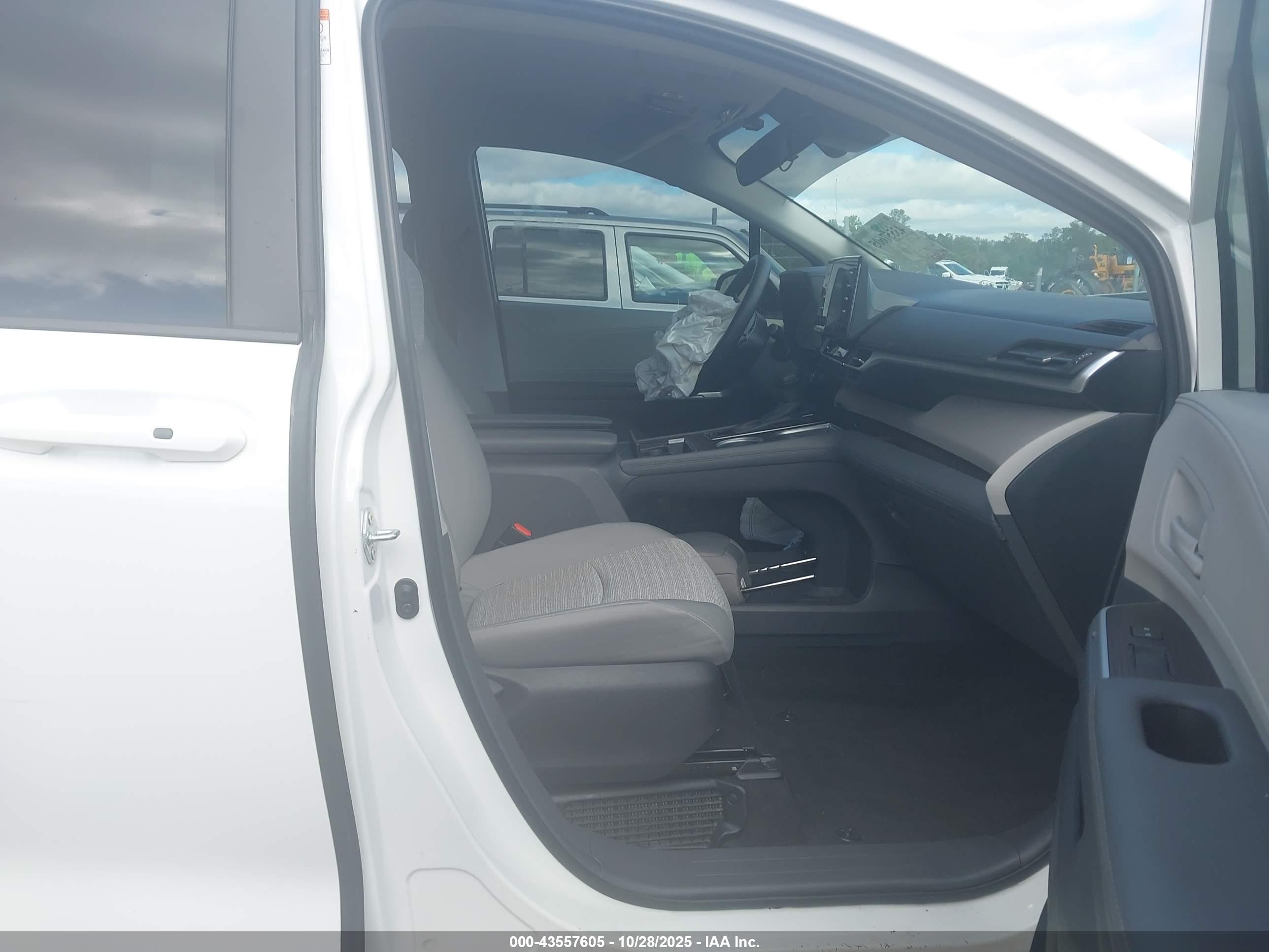 TOYOTA SIENNA image 5