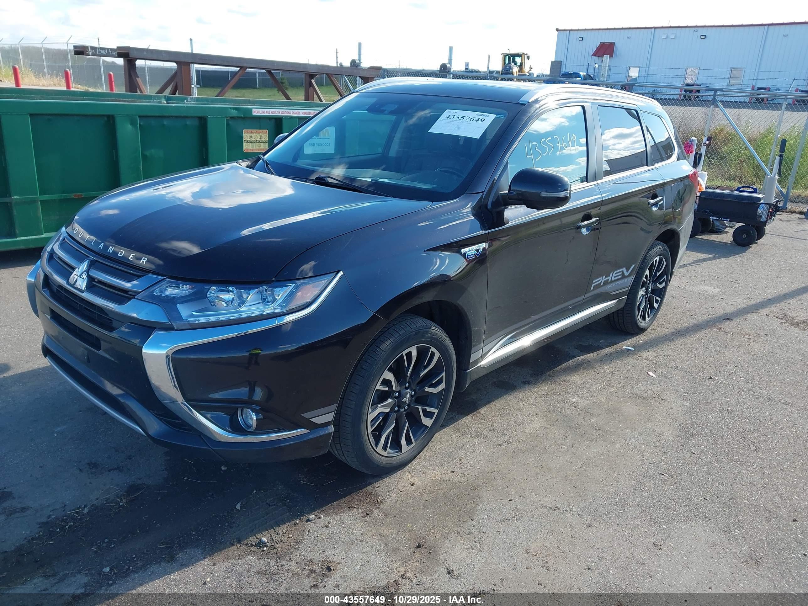 MITSUBISHI OUTLANDER image 2