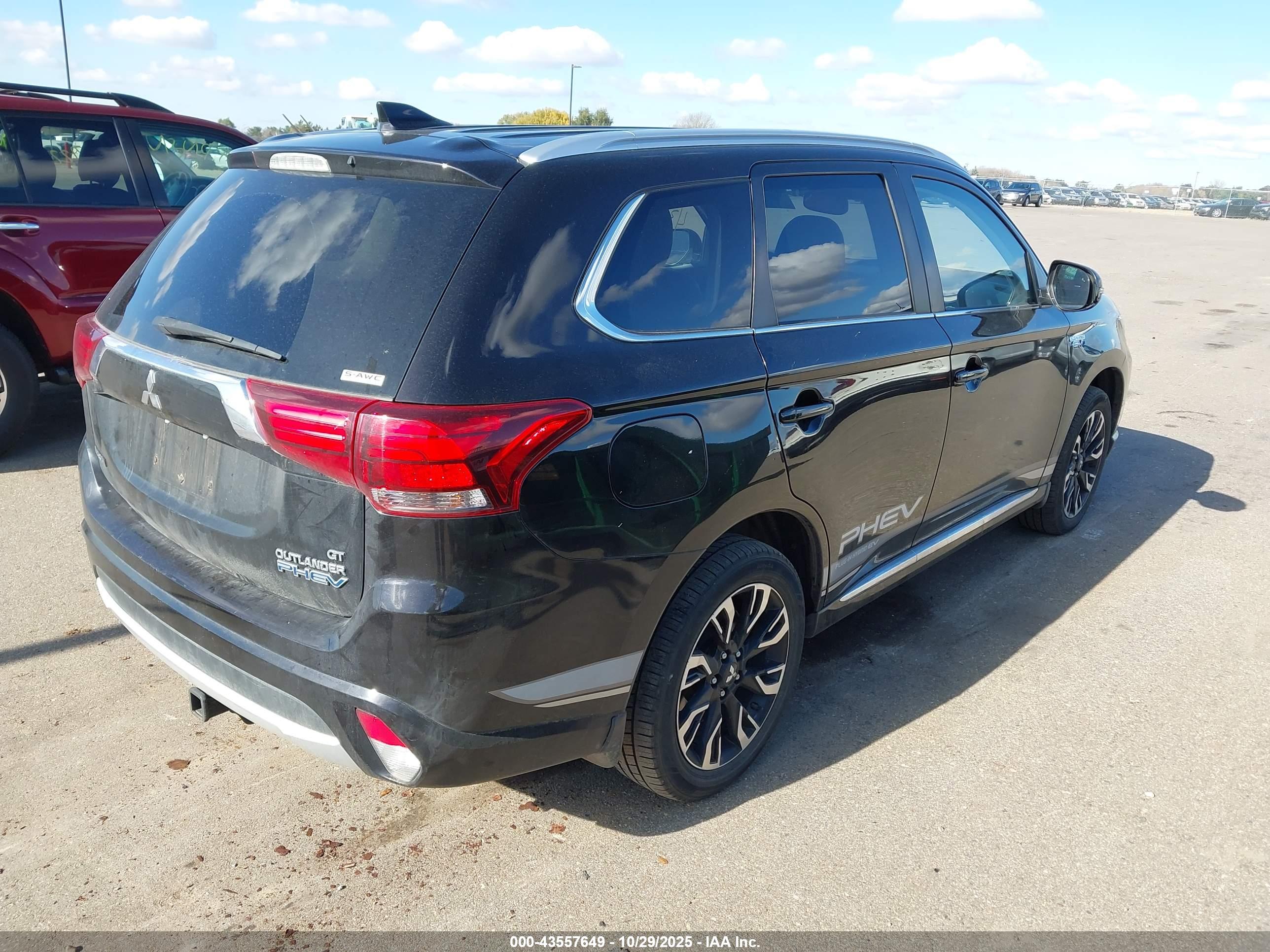 MITSUBISHI OUTLANDER image 4