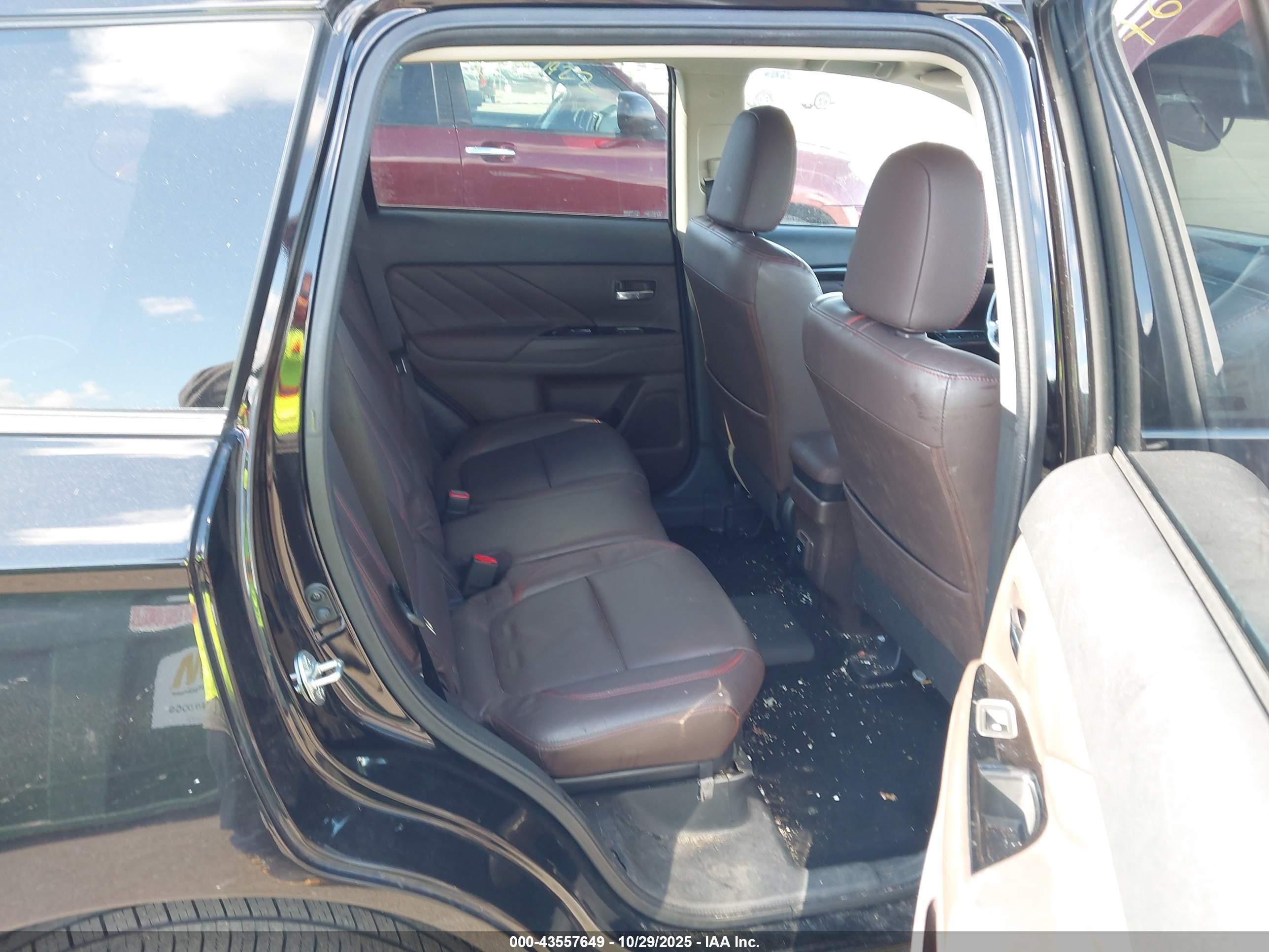 MITSUBISHI OUTLANDER image 8