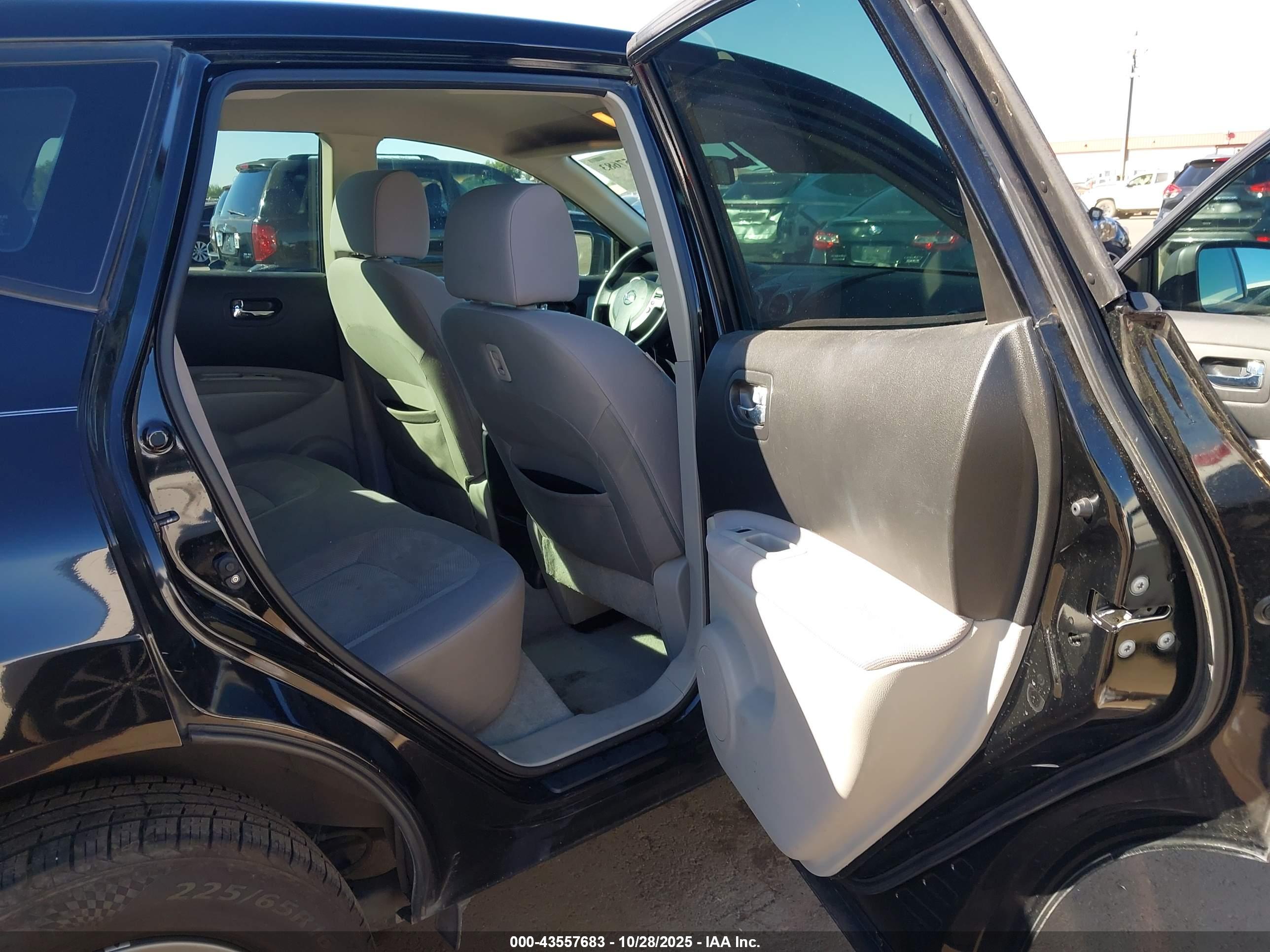 NISSAN ROGUE image 8