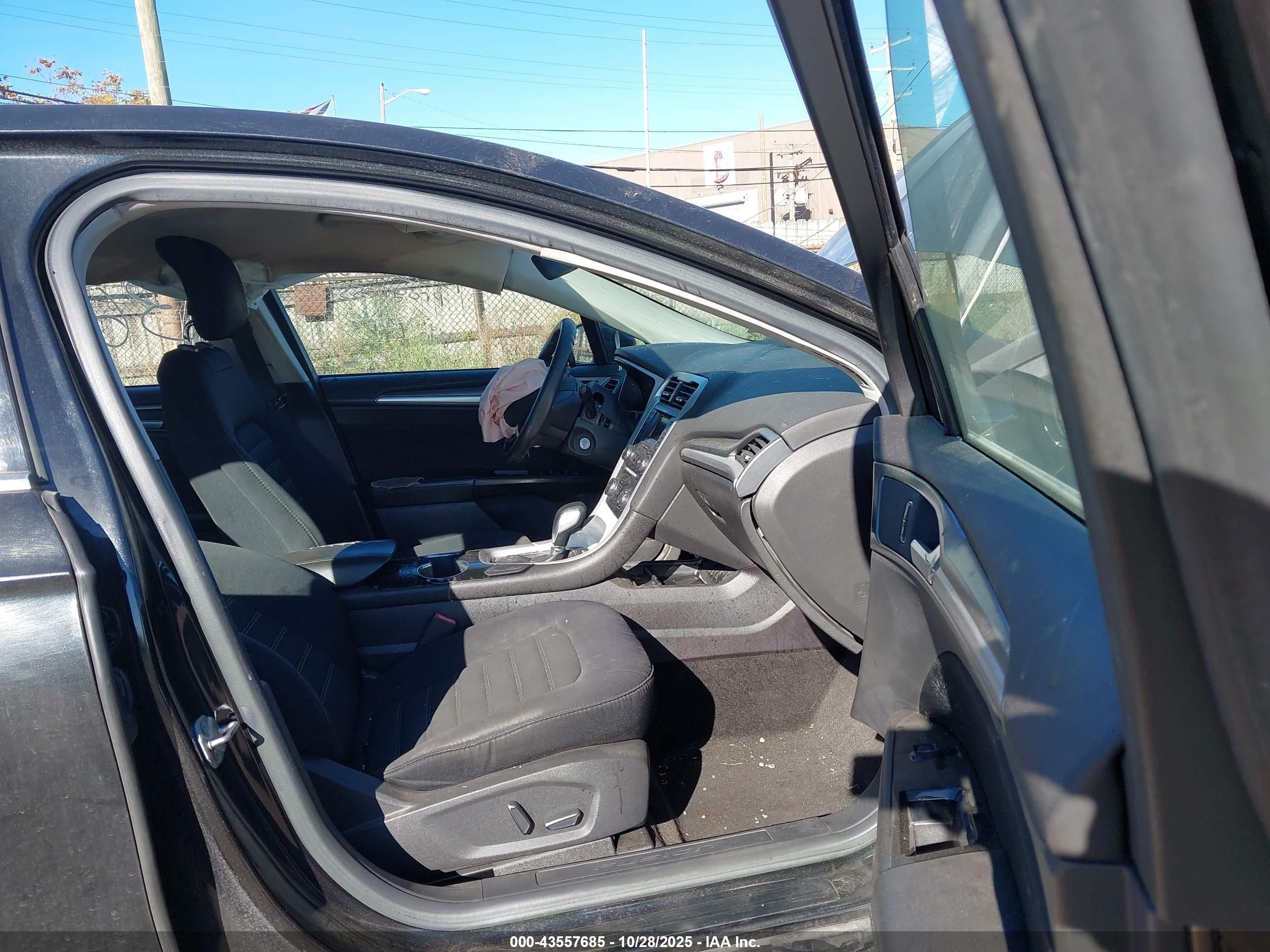 FORD FUSION image 5