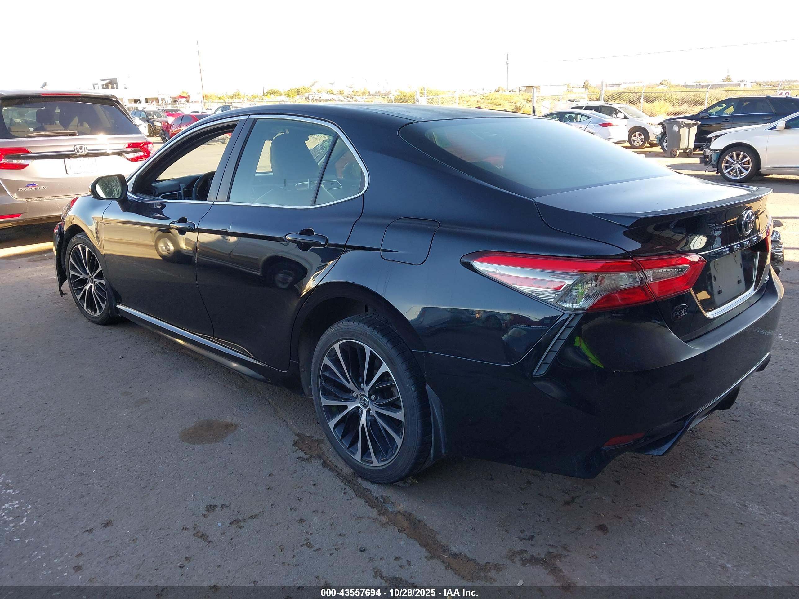 TOYOTA CAMRY image 3