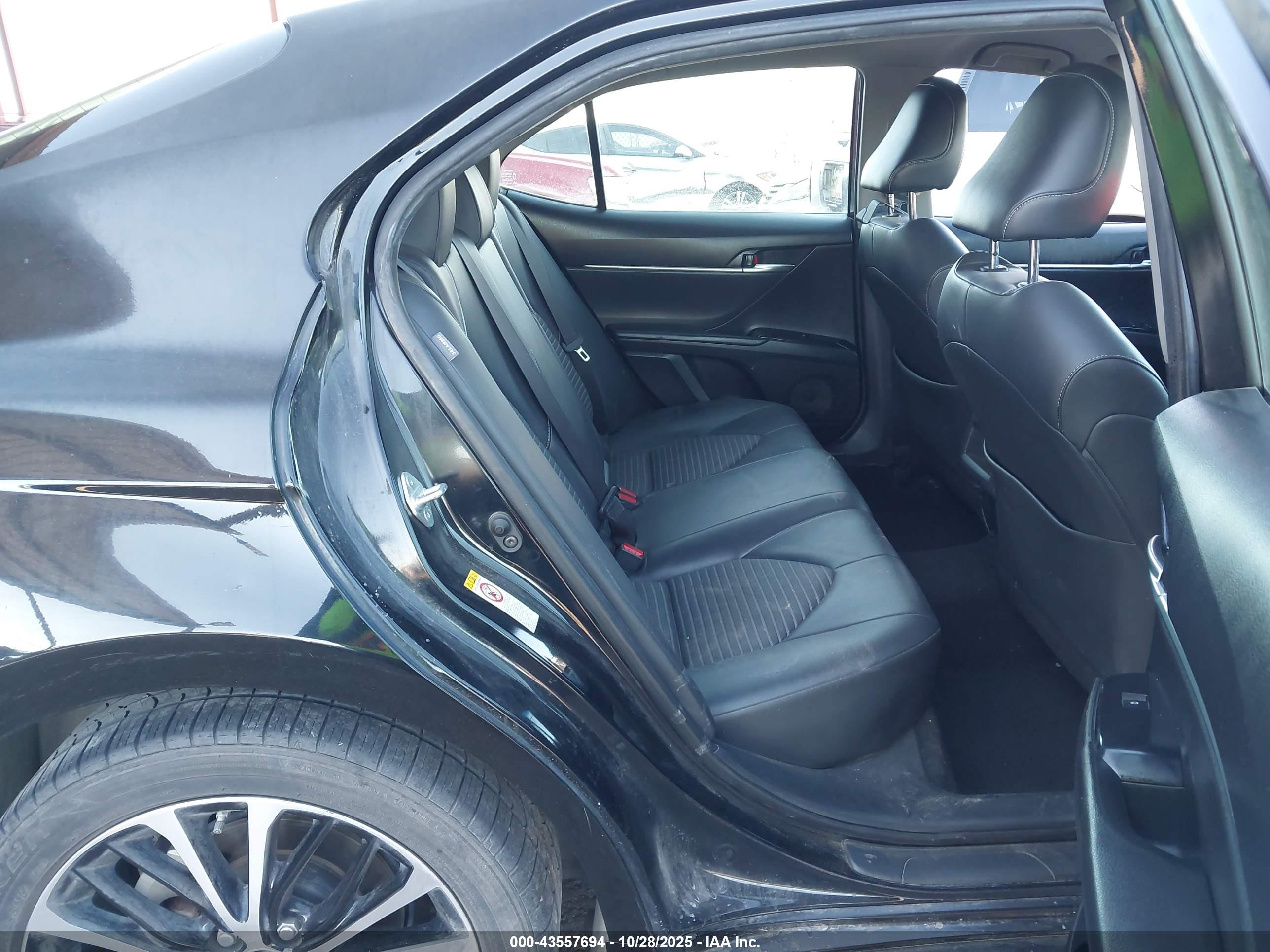 TOYOTA CAMRY image 8