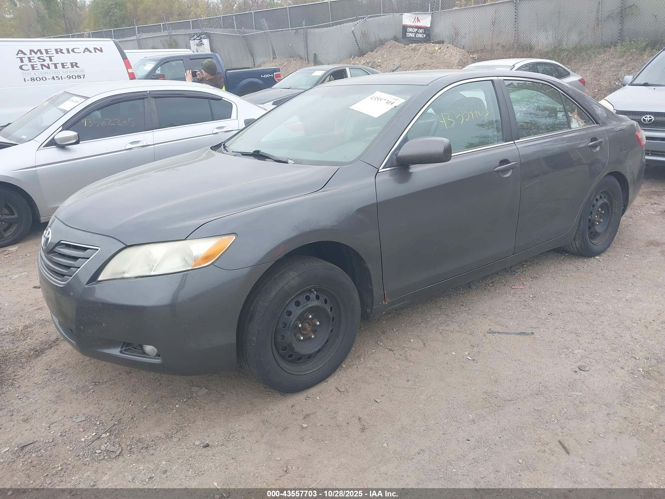 TOYOTA CAMRY image 2