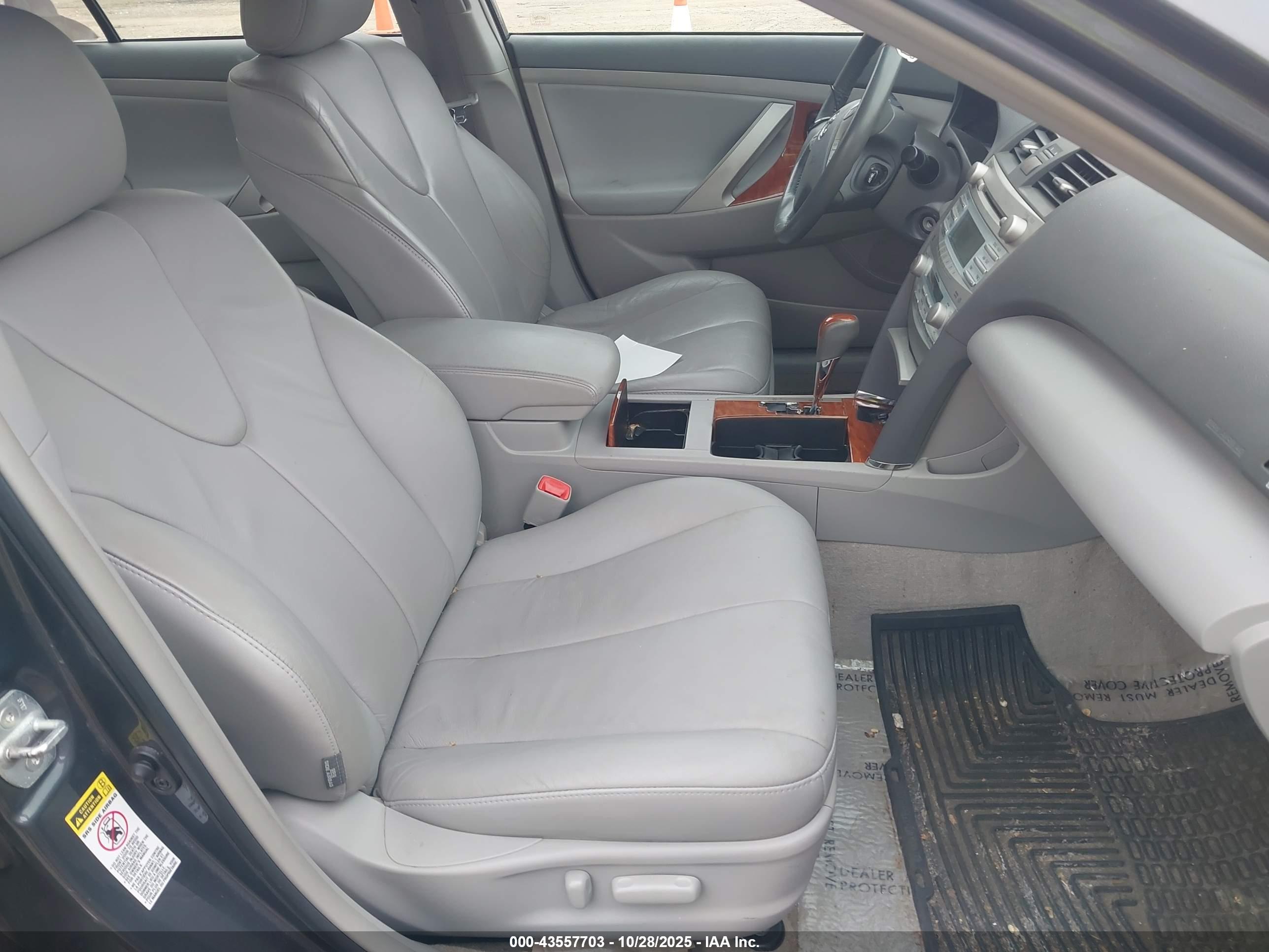 TOYOTA CAMRY image 5