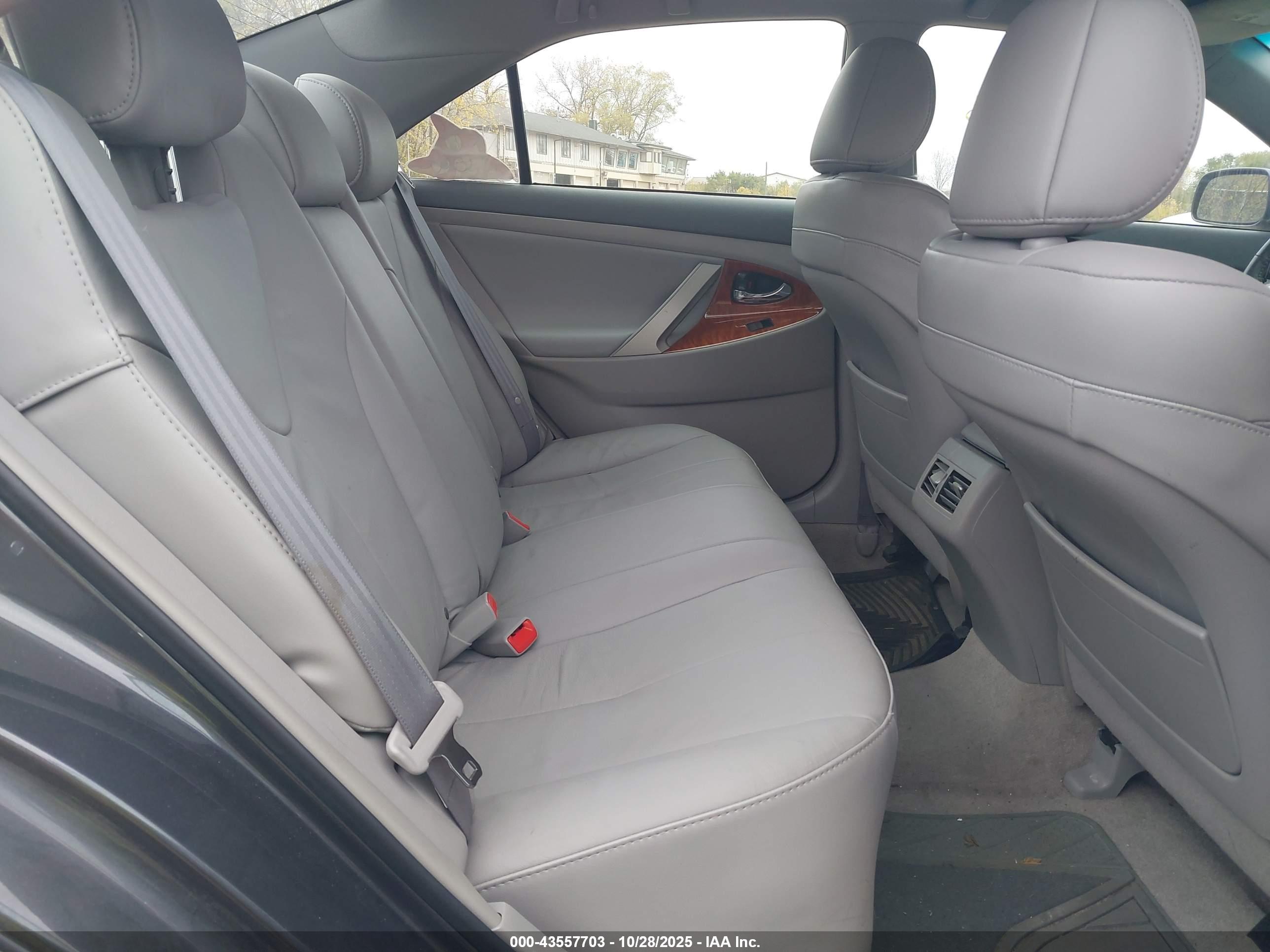 TOYOTA CAMRY image 8