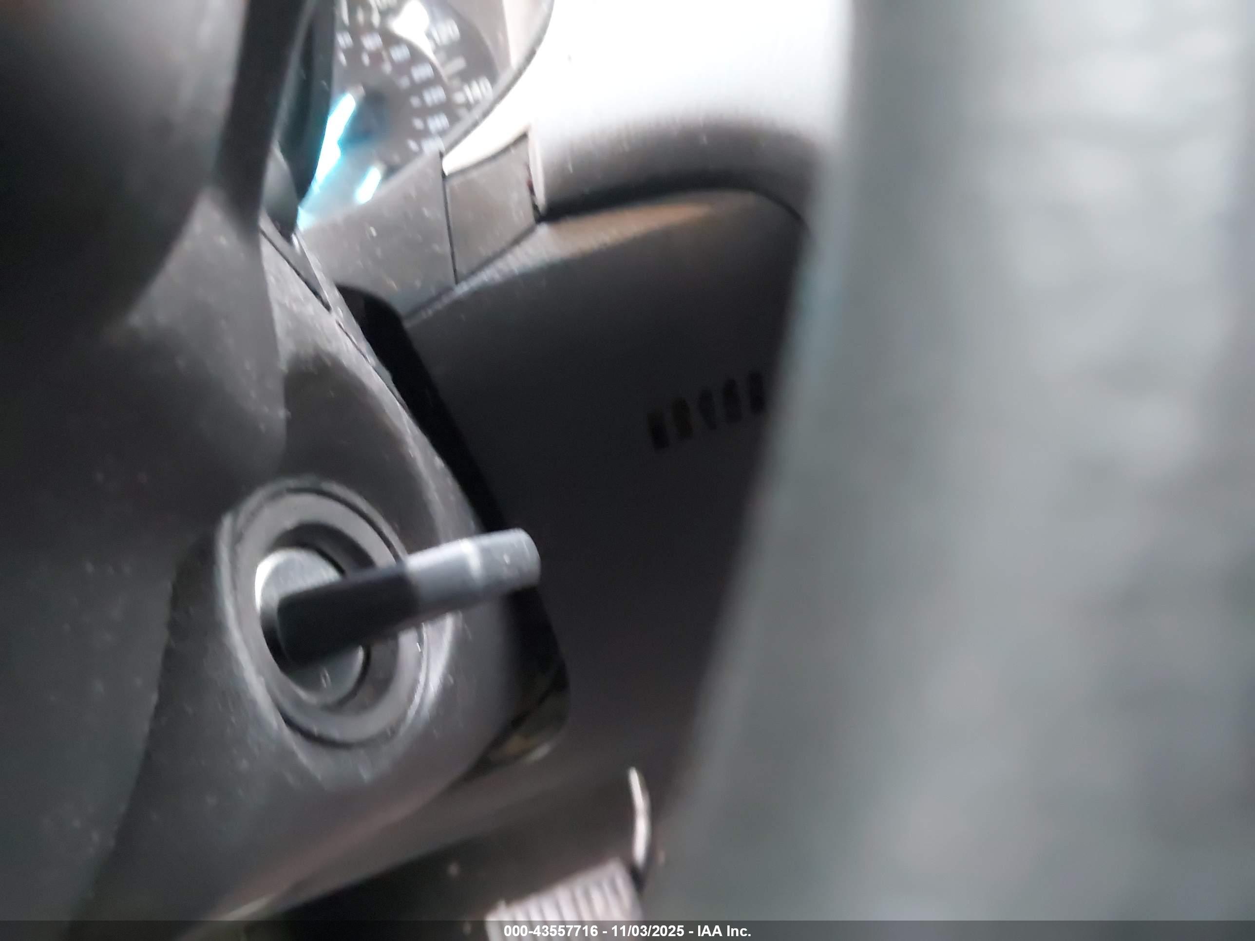 FORD FUSION image 11