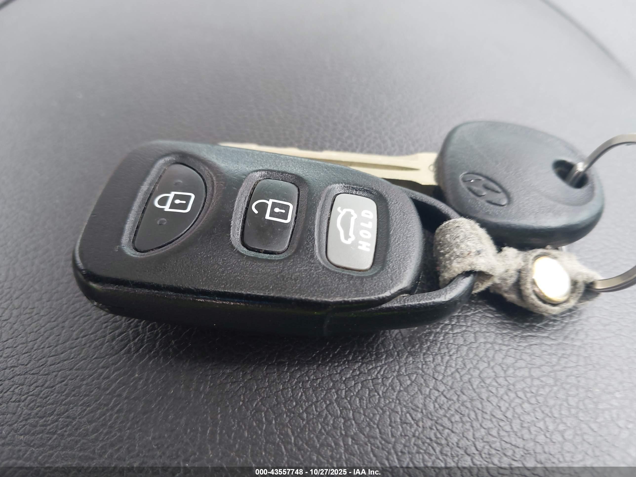 HYUNDAI ELANTRA image 11