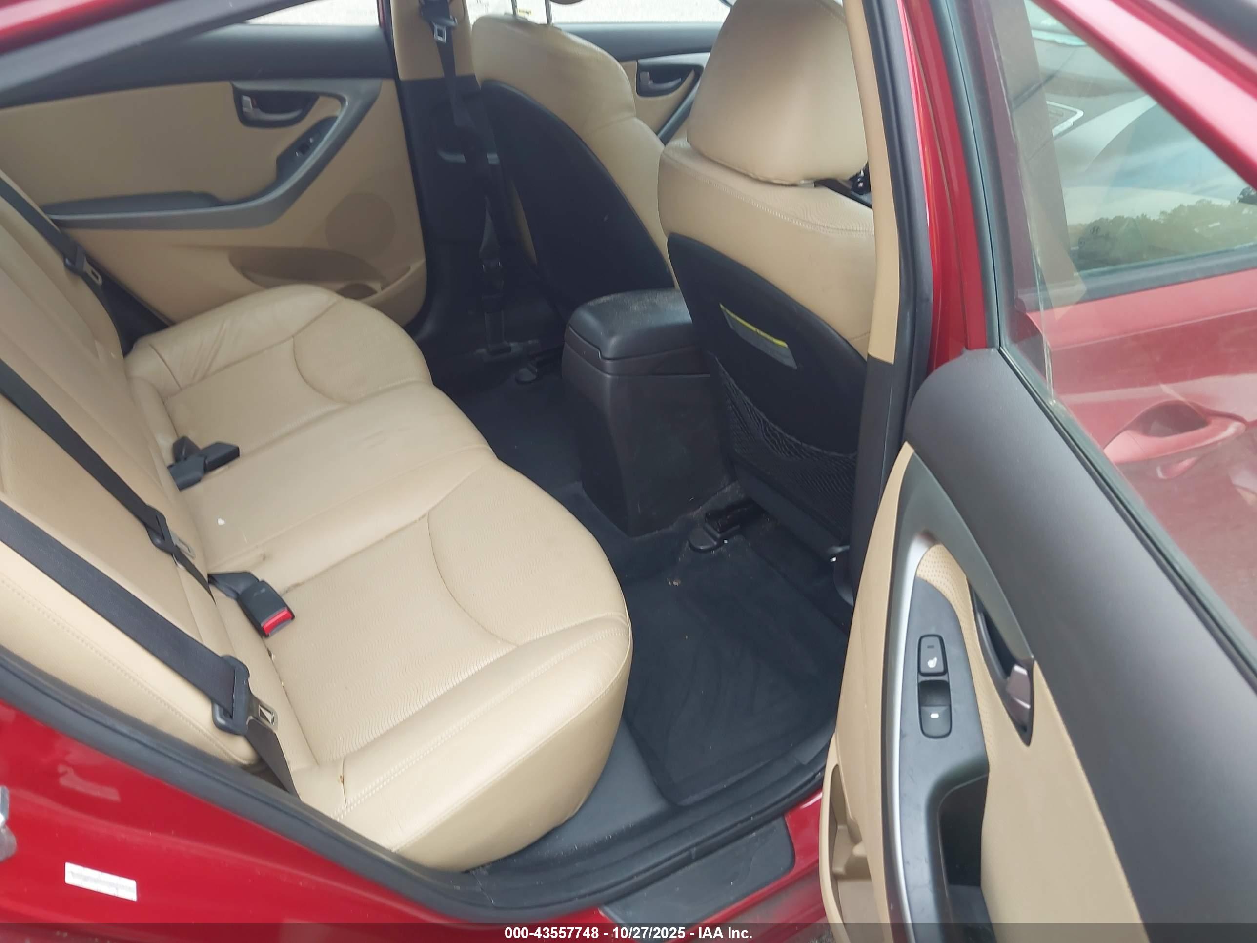 HYUNDAI ELANTRA image 8
